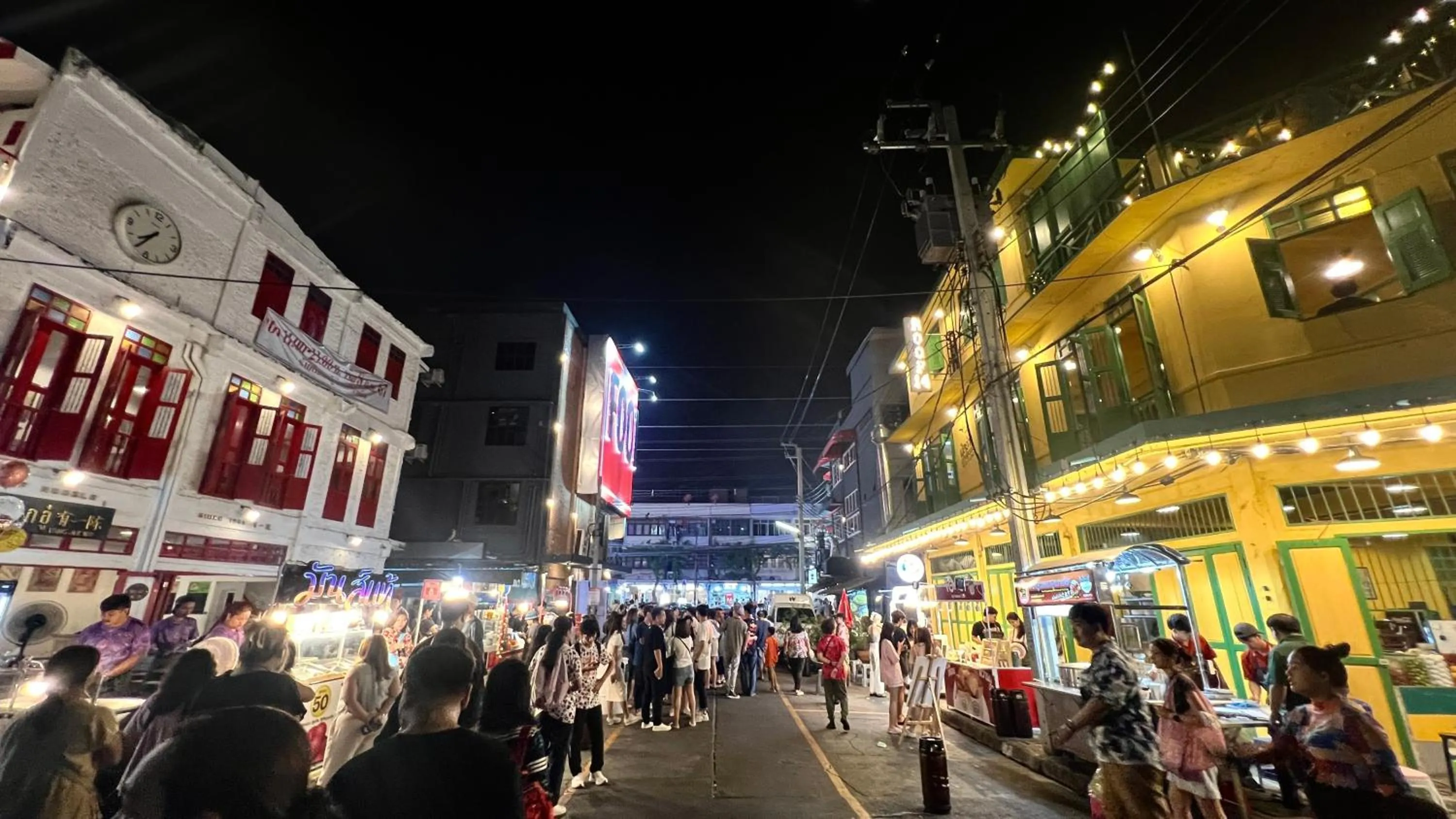 Nearby landmark in Banthat Thong Hostel