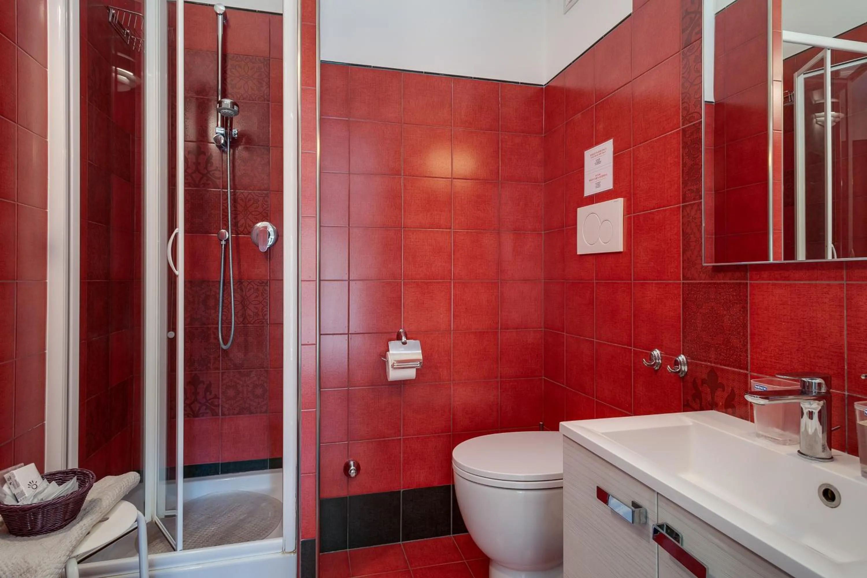 Shower in Raphael Rooms