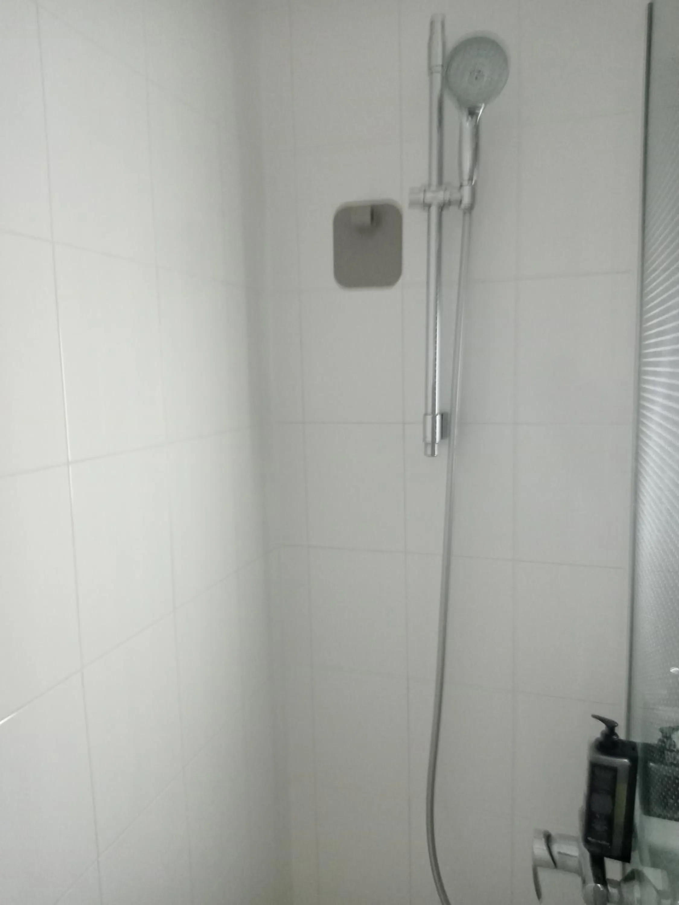 Bathroom in ibis Orange Centre