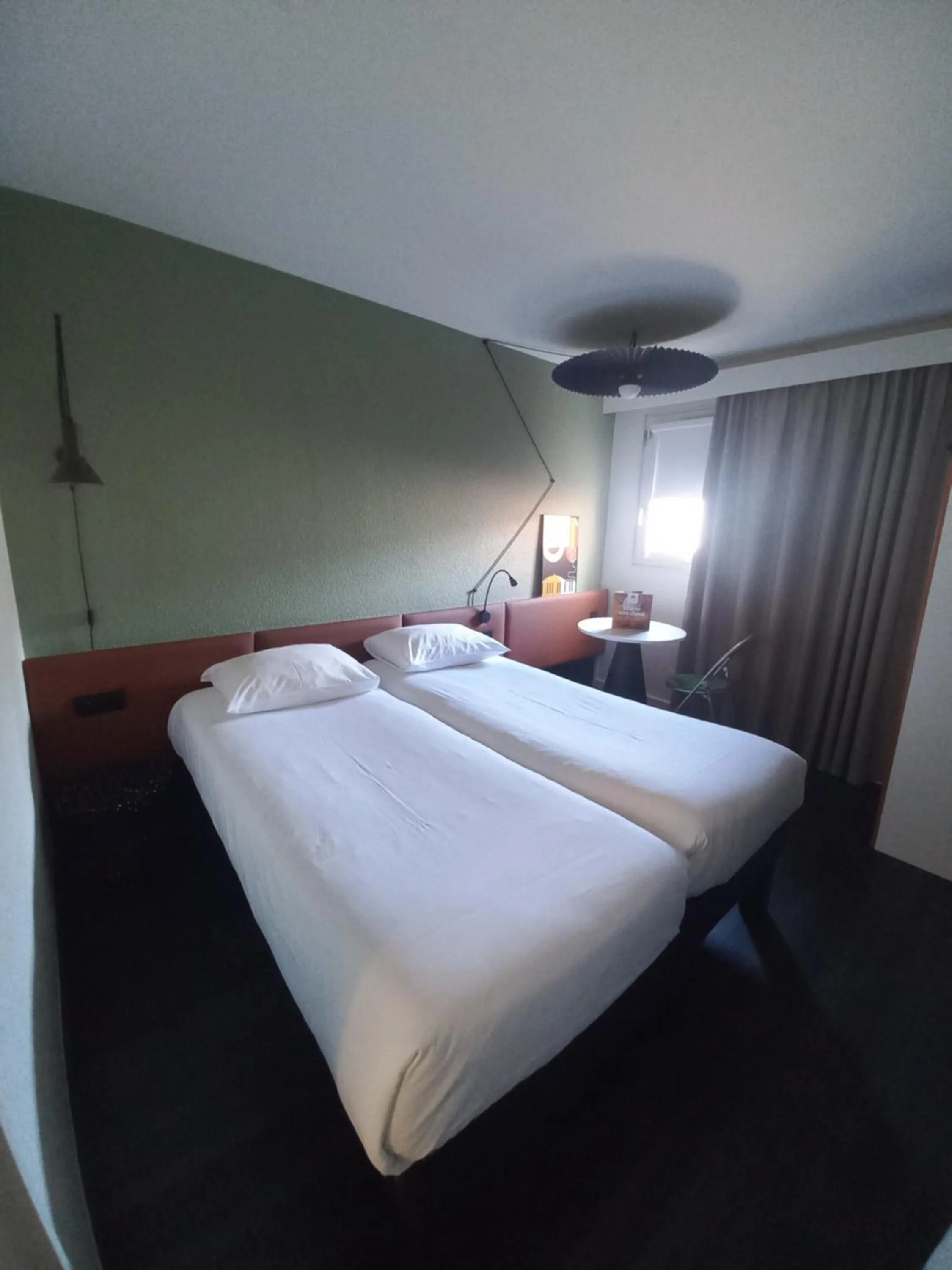 Bed in ibis Orange Centre Echangeur A7 A9