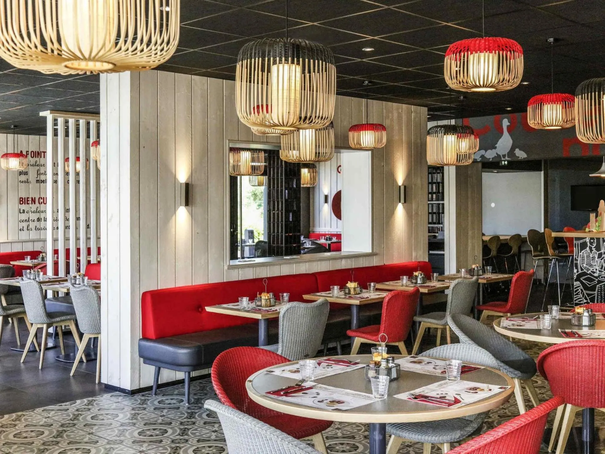 Restaurant/places to eat in ibis Orange Centre