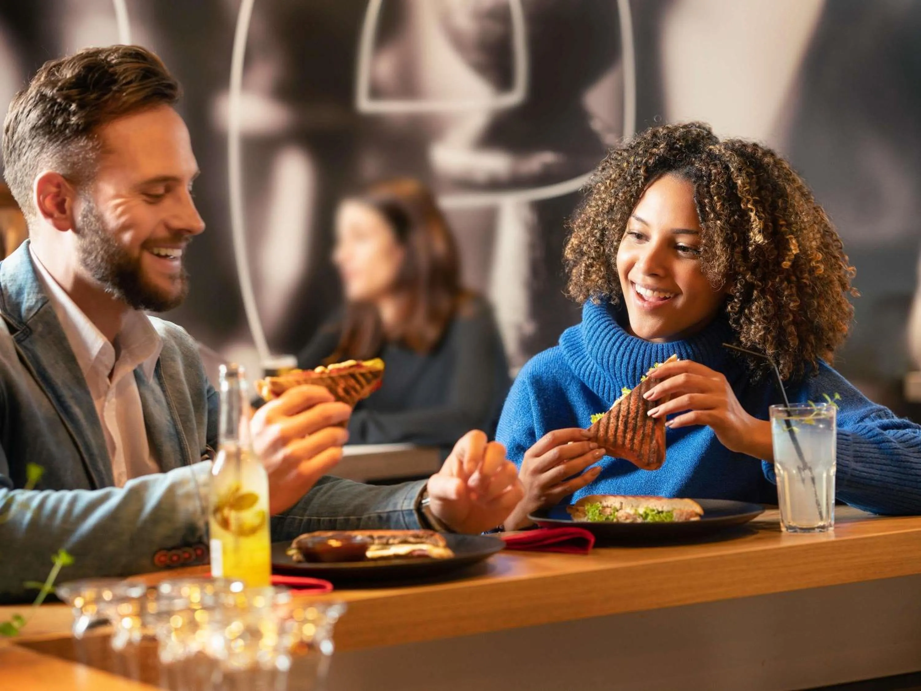 Lounge or bar in ibis Orange Centre