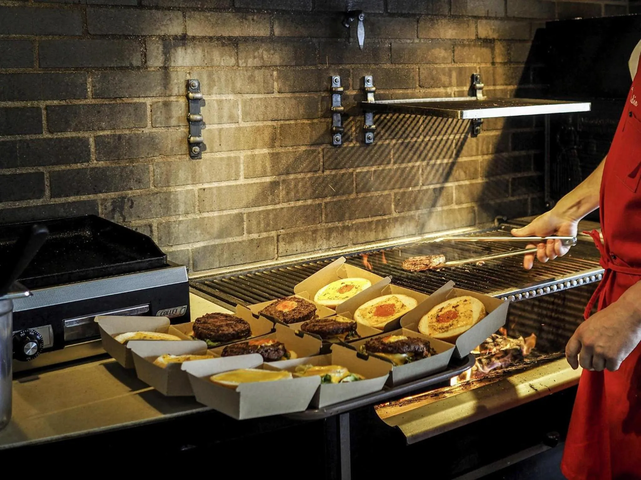 Restaurant/places to eat in ibis Orange Centre Echangeur A7 A9