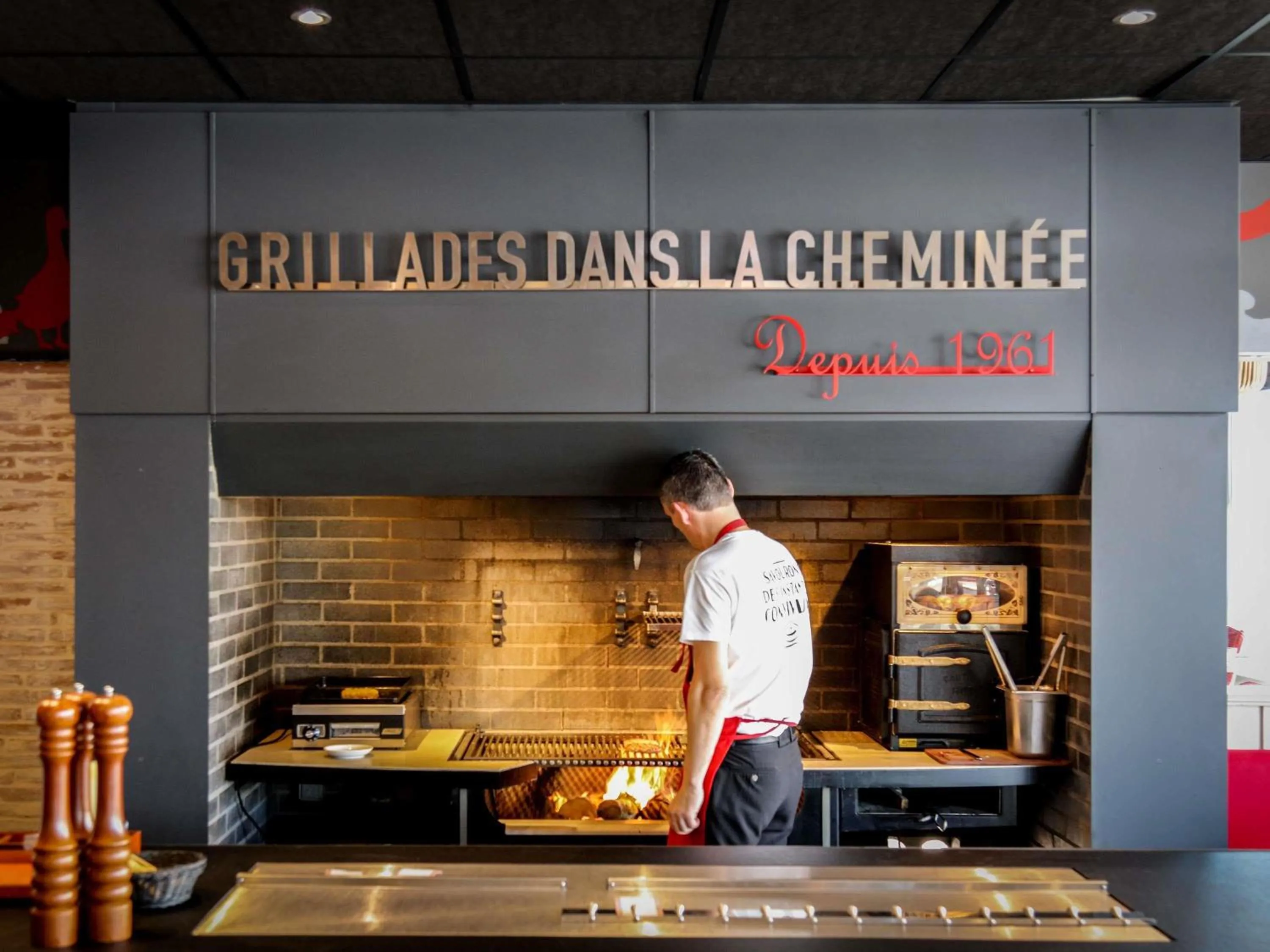 Restaurant/places to eat in ibis Orange Centre