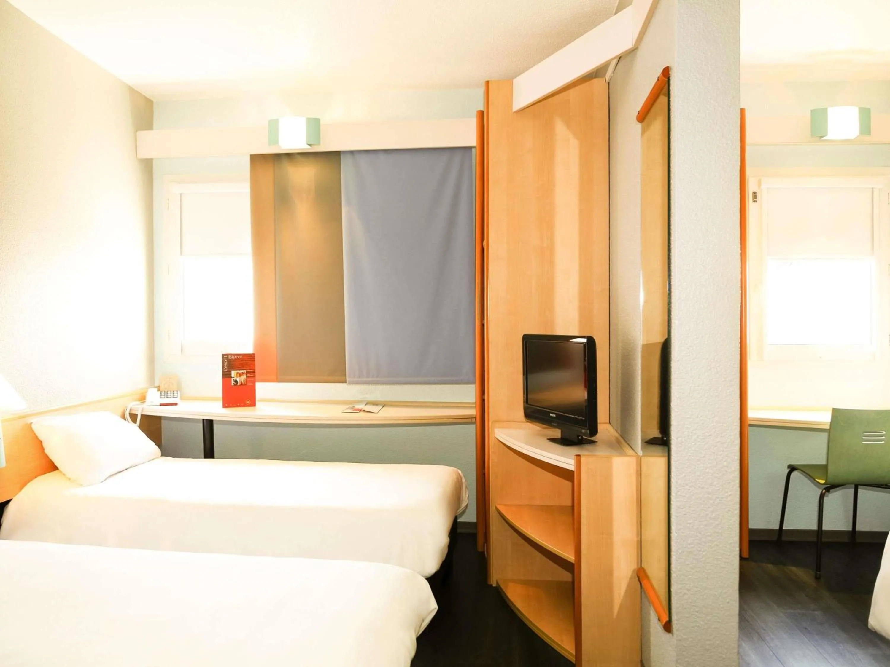 Bedroom, Bed in ibis Orange Centre