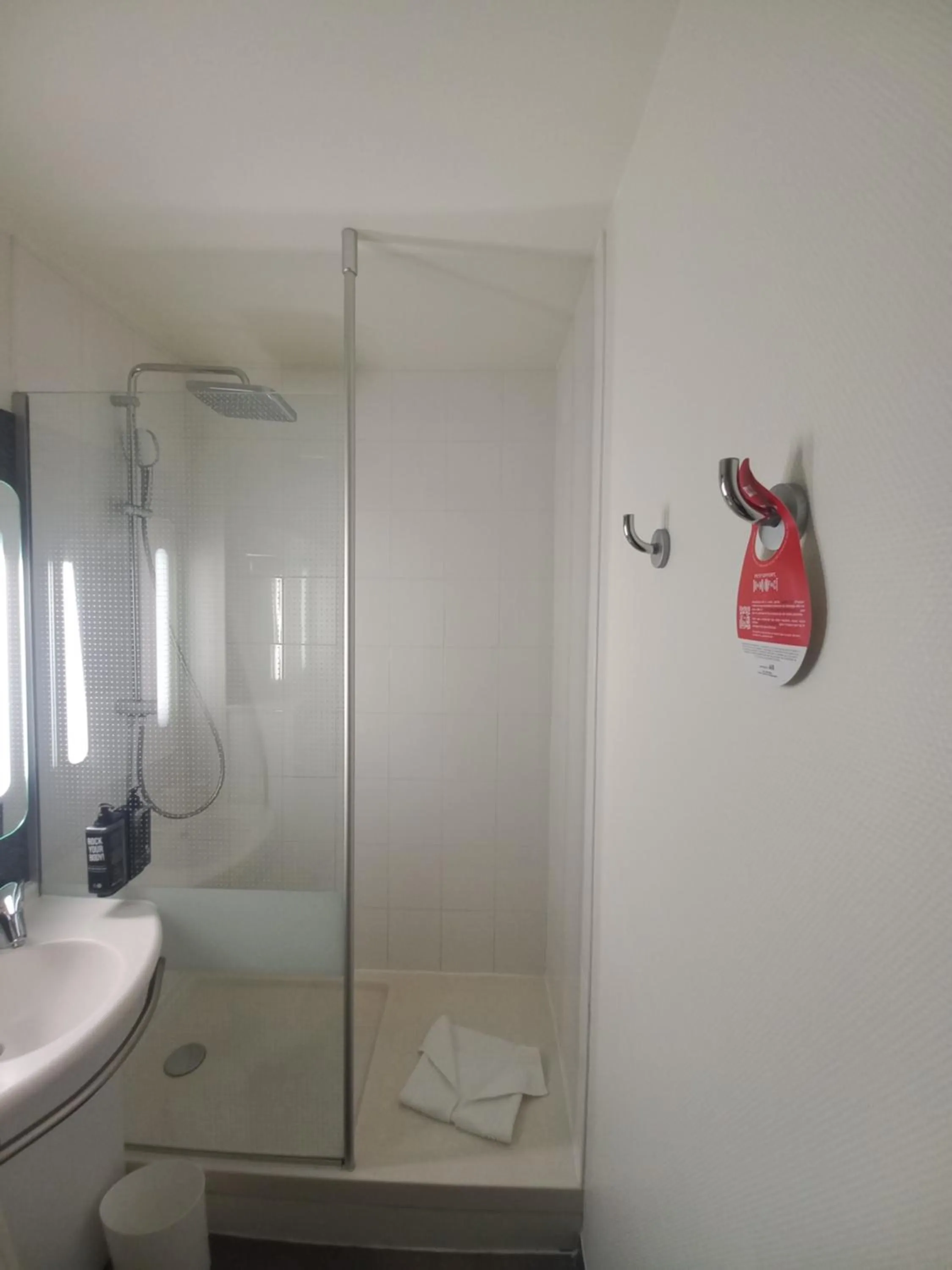 Toilet in ibis Orange Centre Echangeur A7 A9