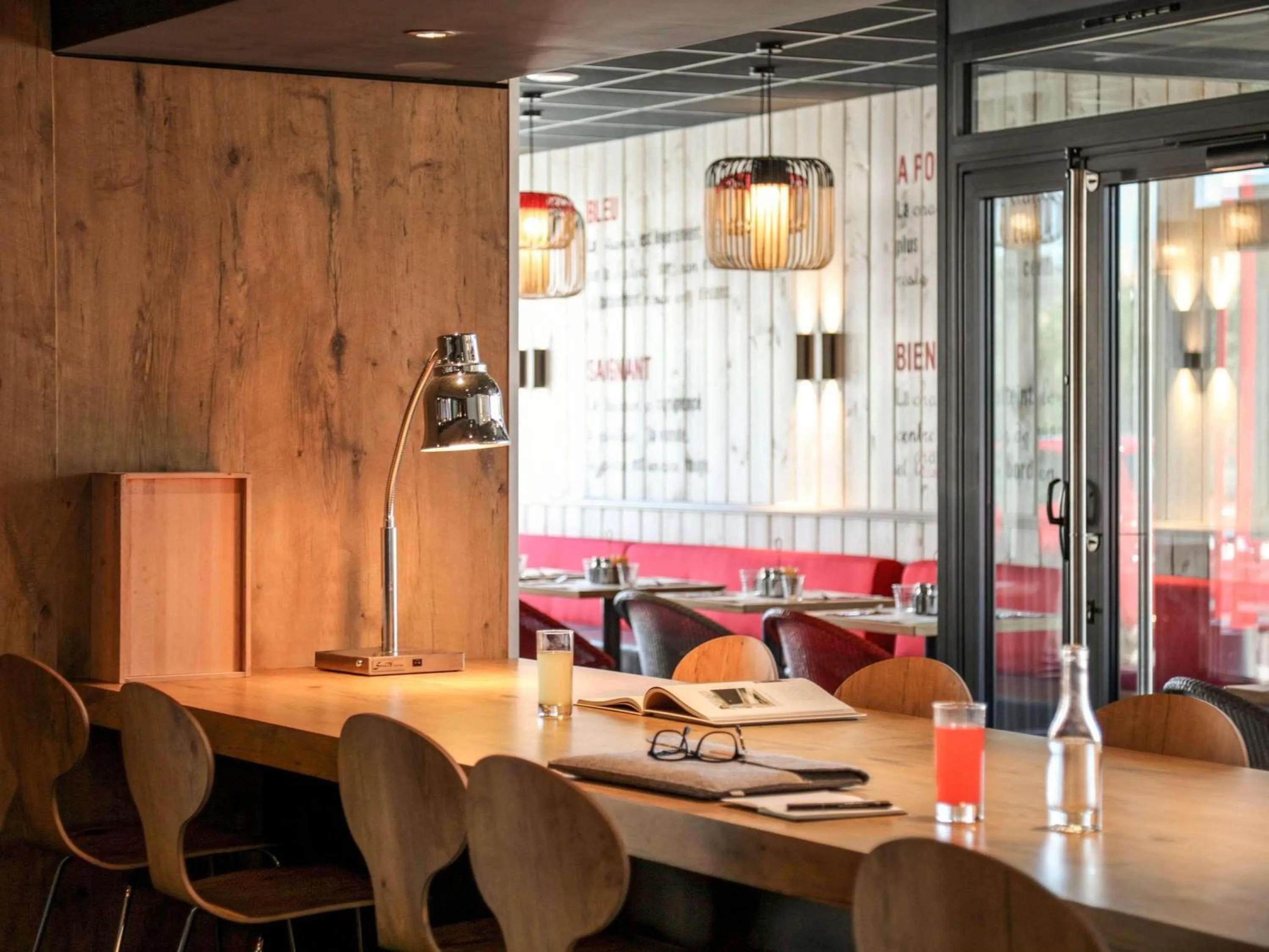 Restaurant/places to eat in ibis Orange Centre