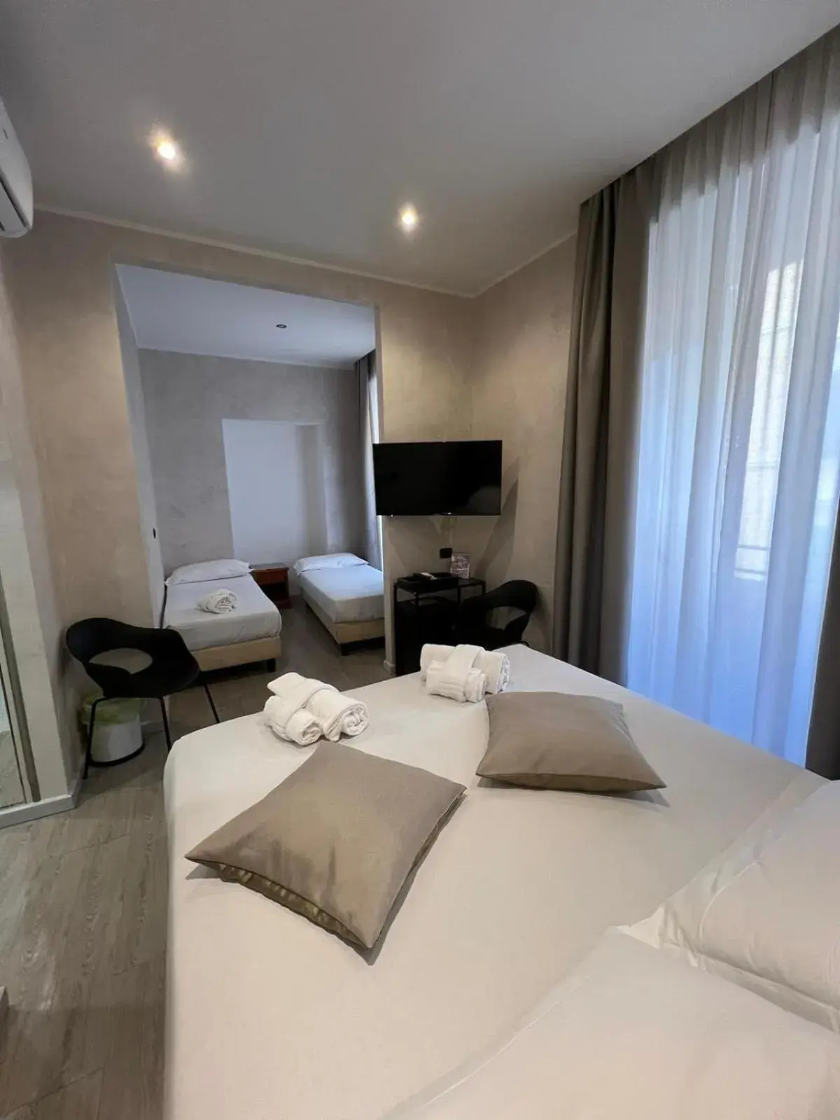 Quadruple Room in Hotel Ercoli House Quadruple Room in Hotel Ercoli House