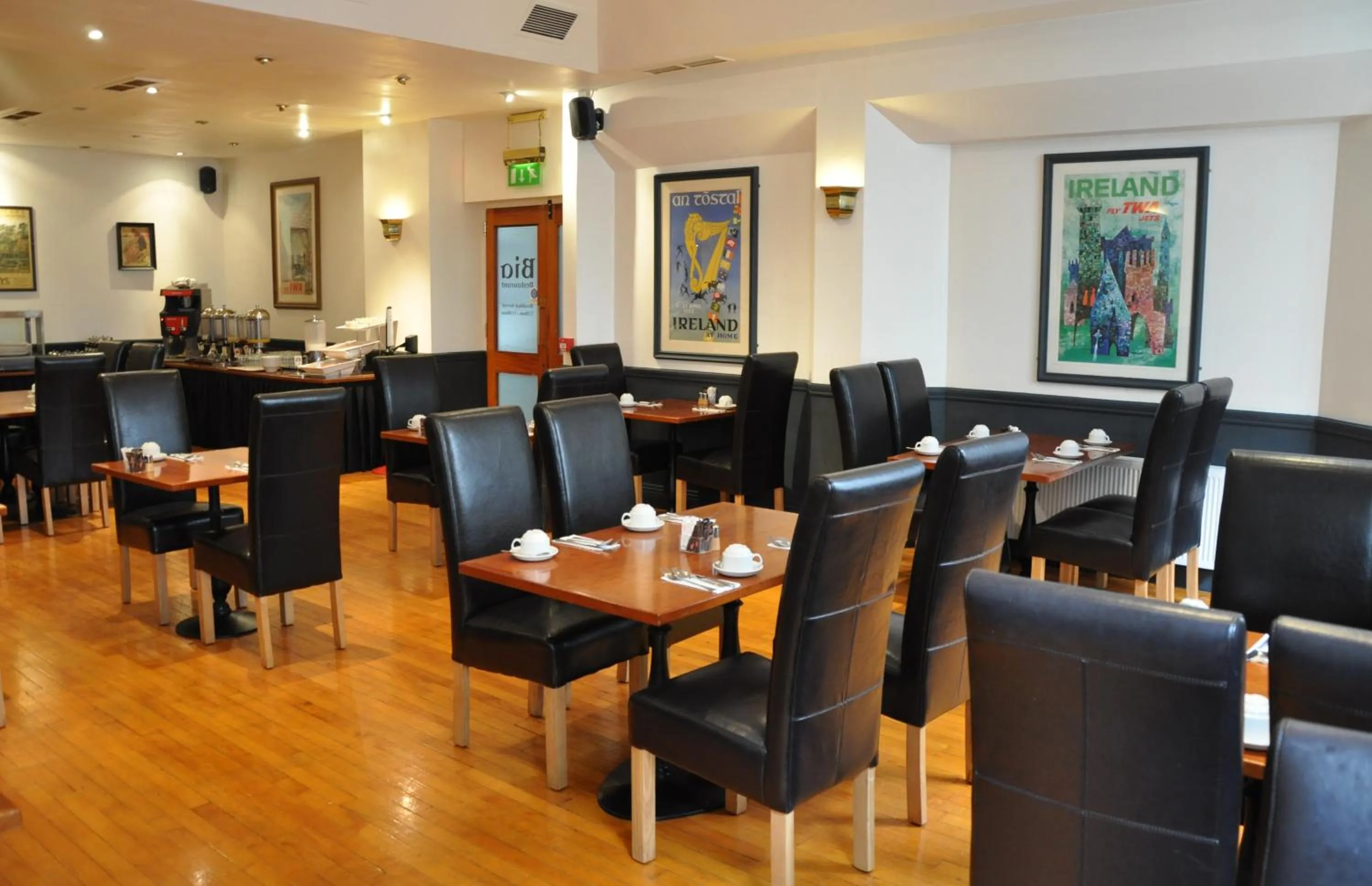 Dining area in Blooms Hotel