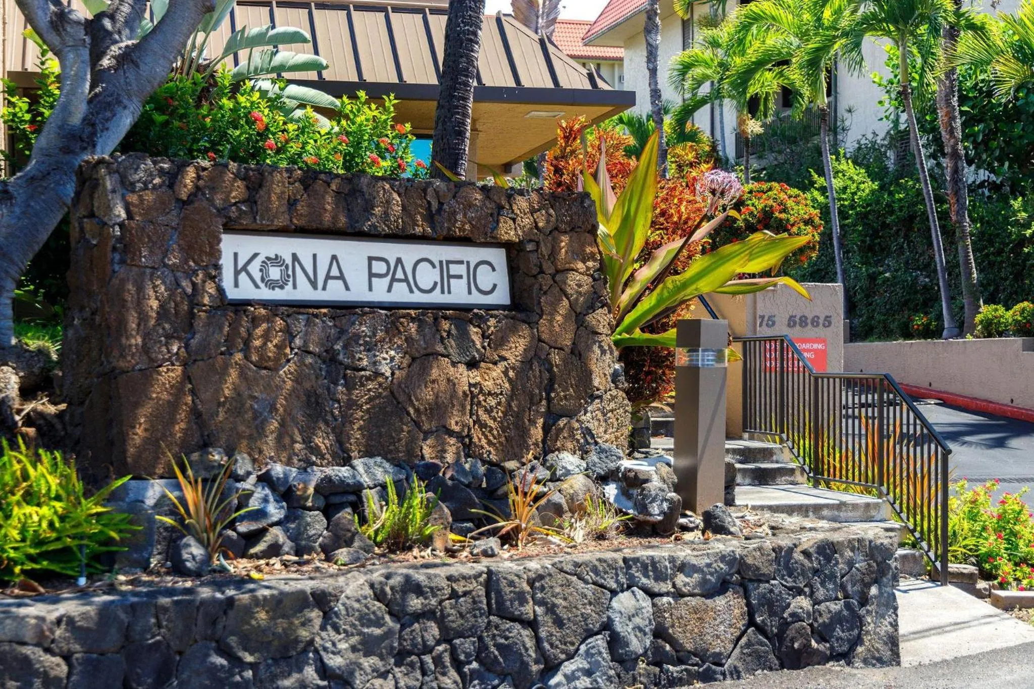 Kona Pacific B409
