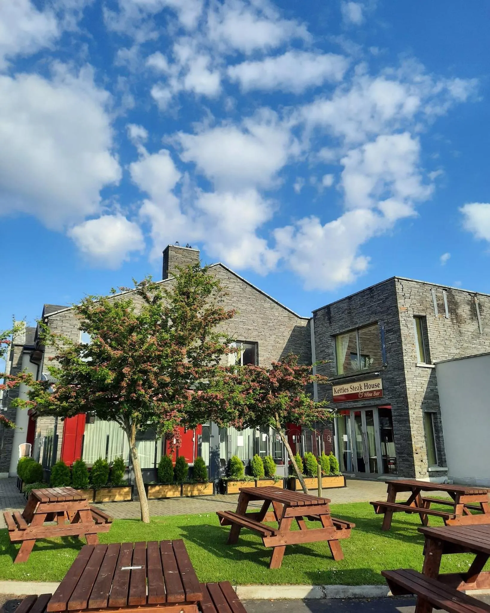 Garden view in Kettles Country House Hotel