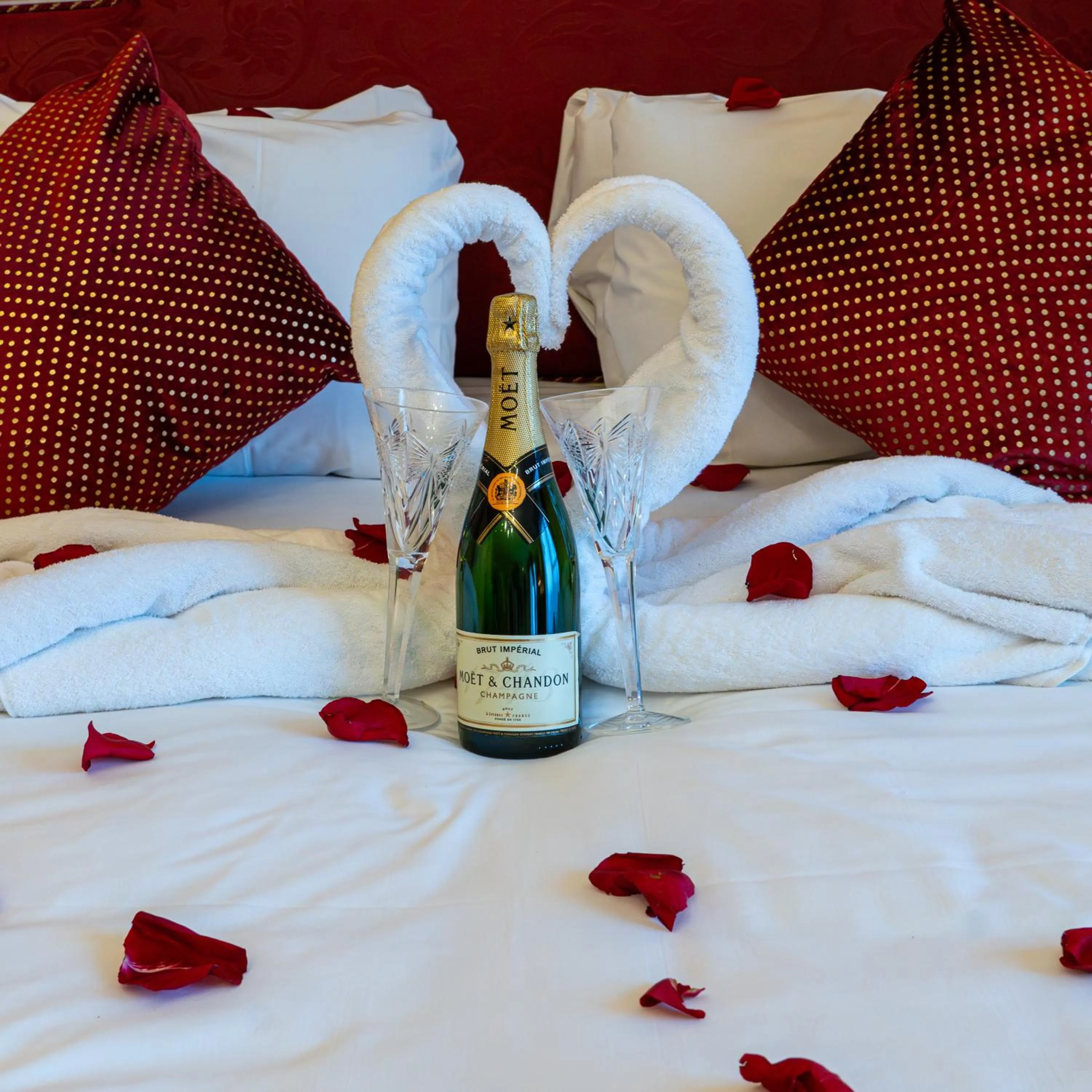 Bedroom, Bed in Kettles Country House Hotel