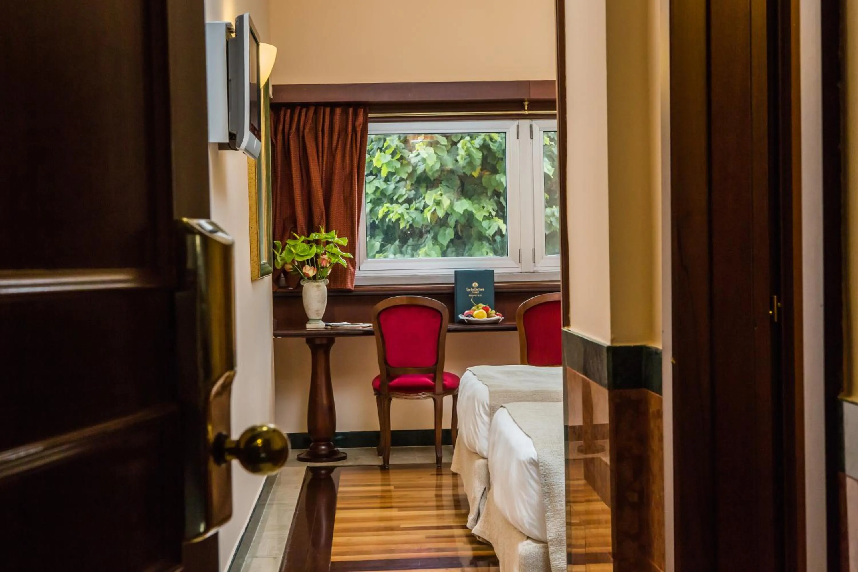 Bedroom in Santa Barbara Hotel