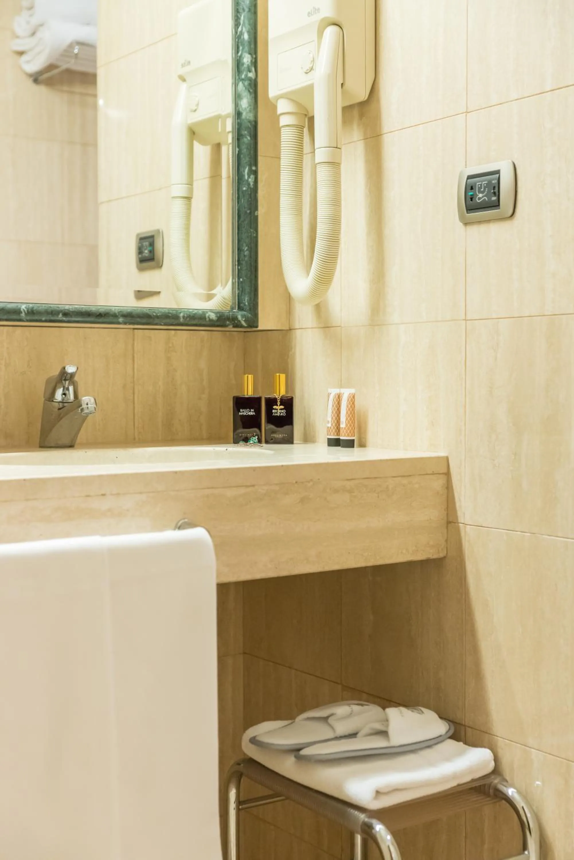 Bathroom in Santa Barbara Hotel