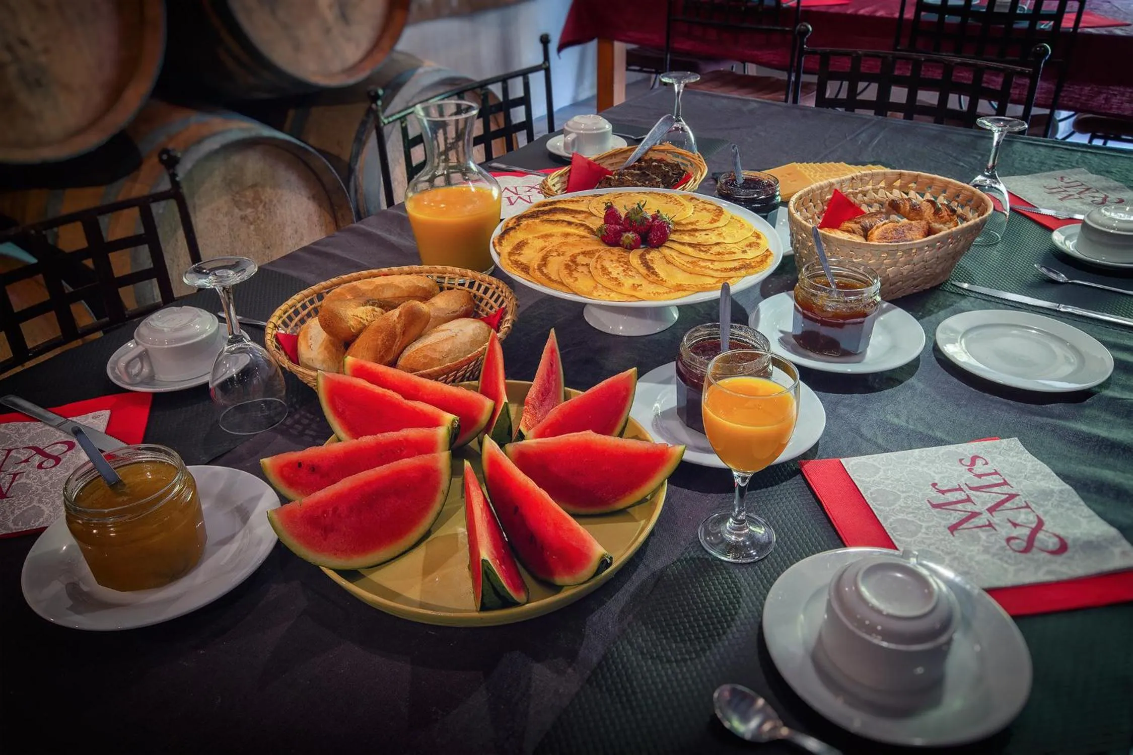 Buffet breakfast in Hôtel & Spa Chai De La Paleine