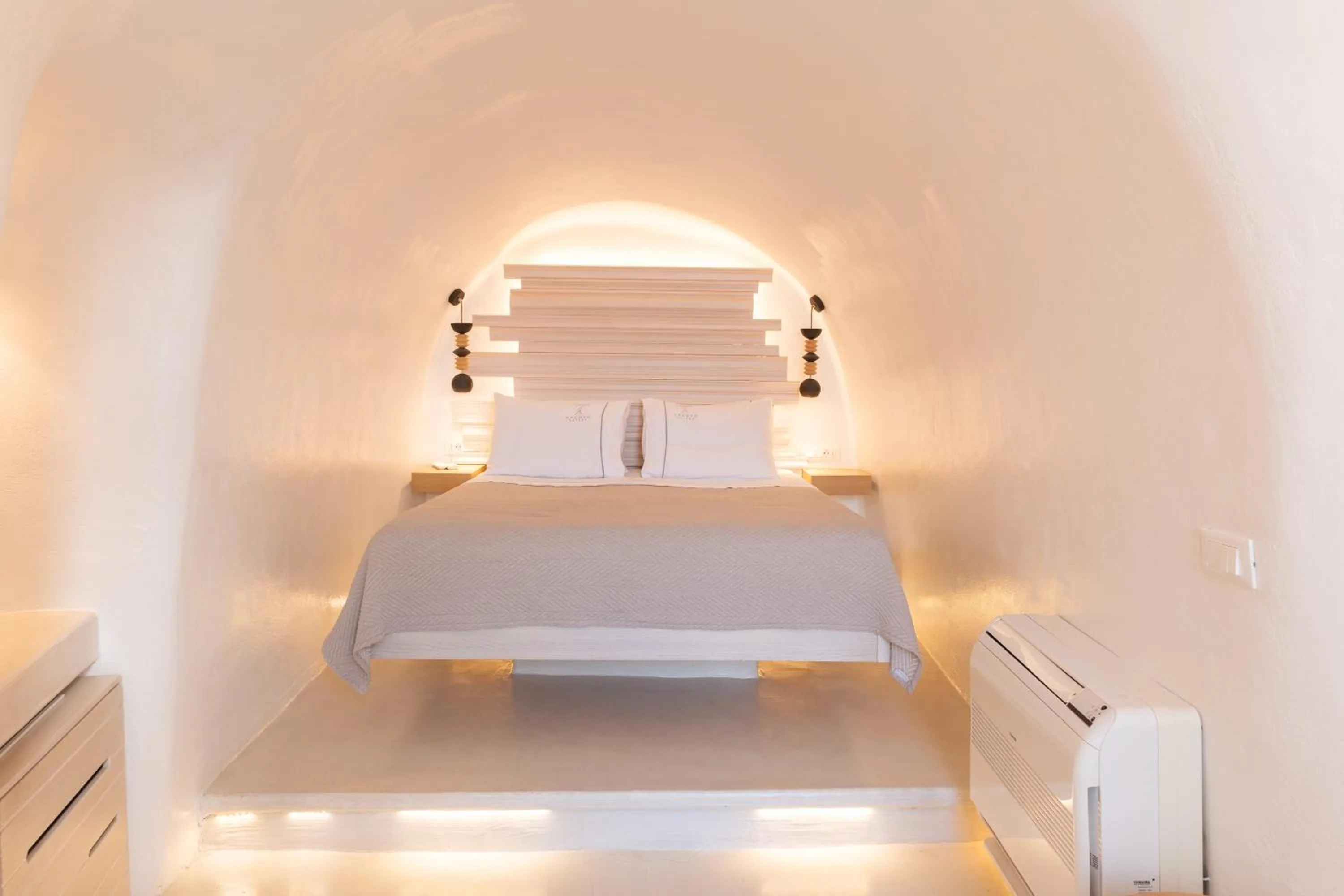 Bed in Aperto Suites - Adults Only