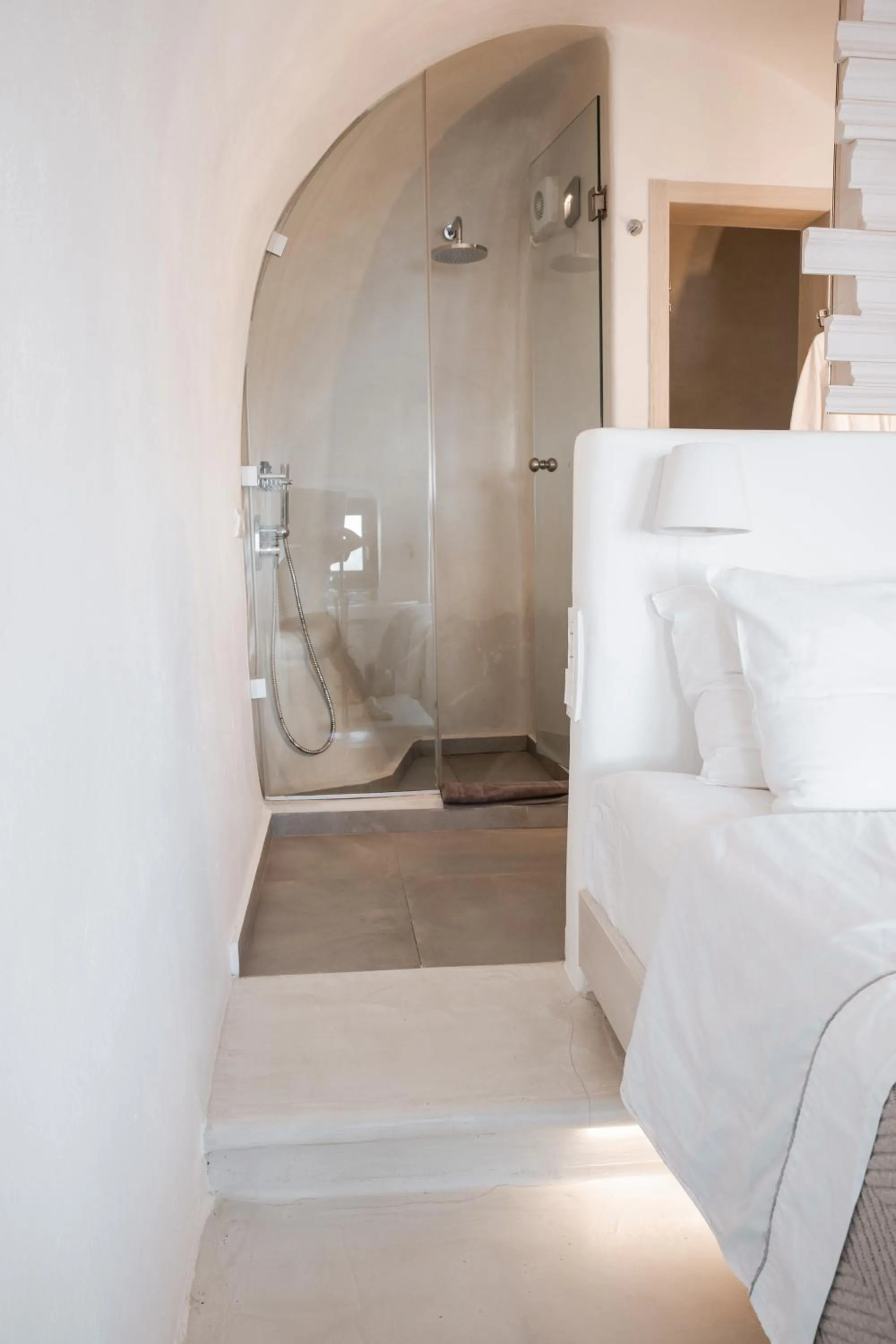 Shower, Bed in Aperto Suites - Adults Only