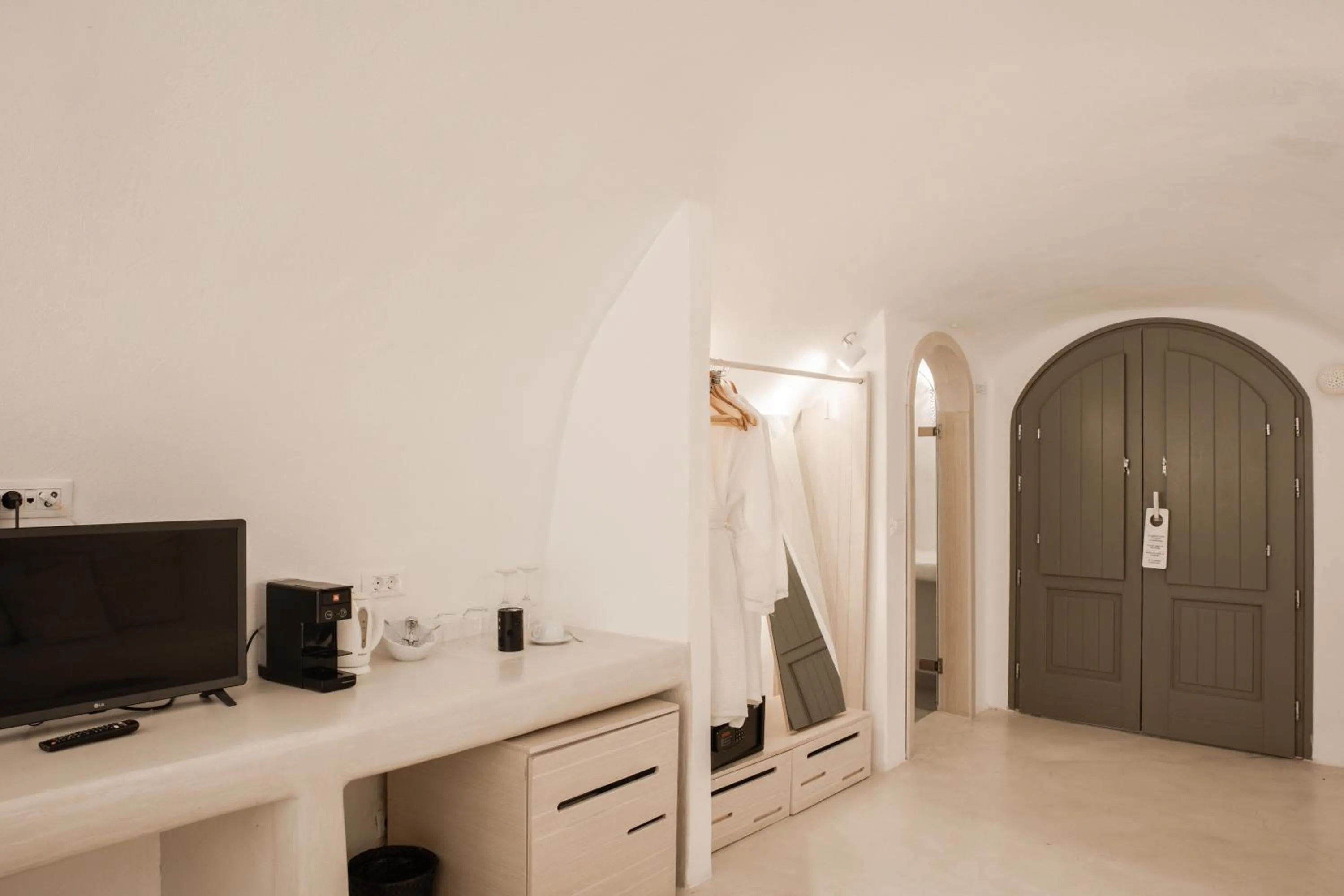 wardrobe in Aperto Suites - Adults Only