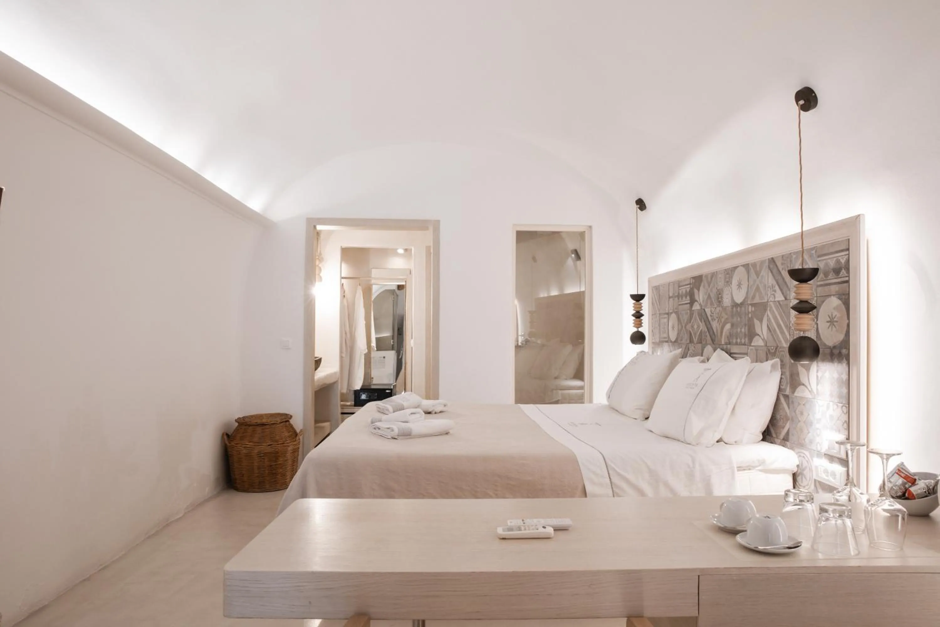 Bed in Aperto Suites - Adults Only