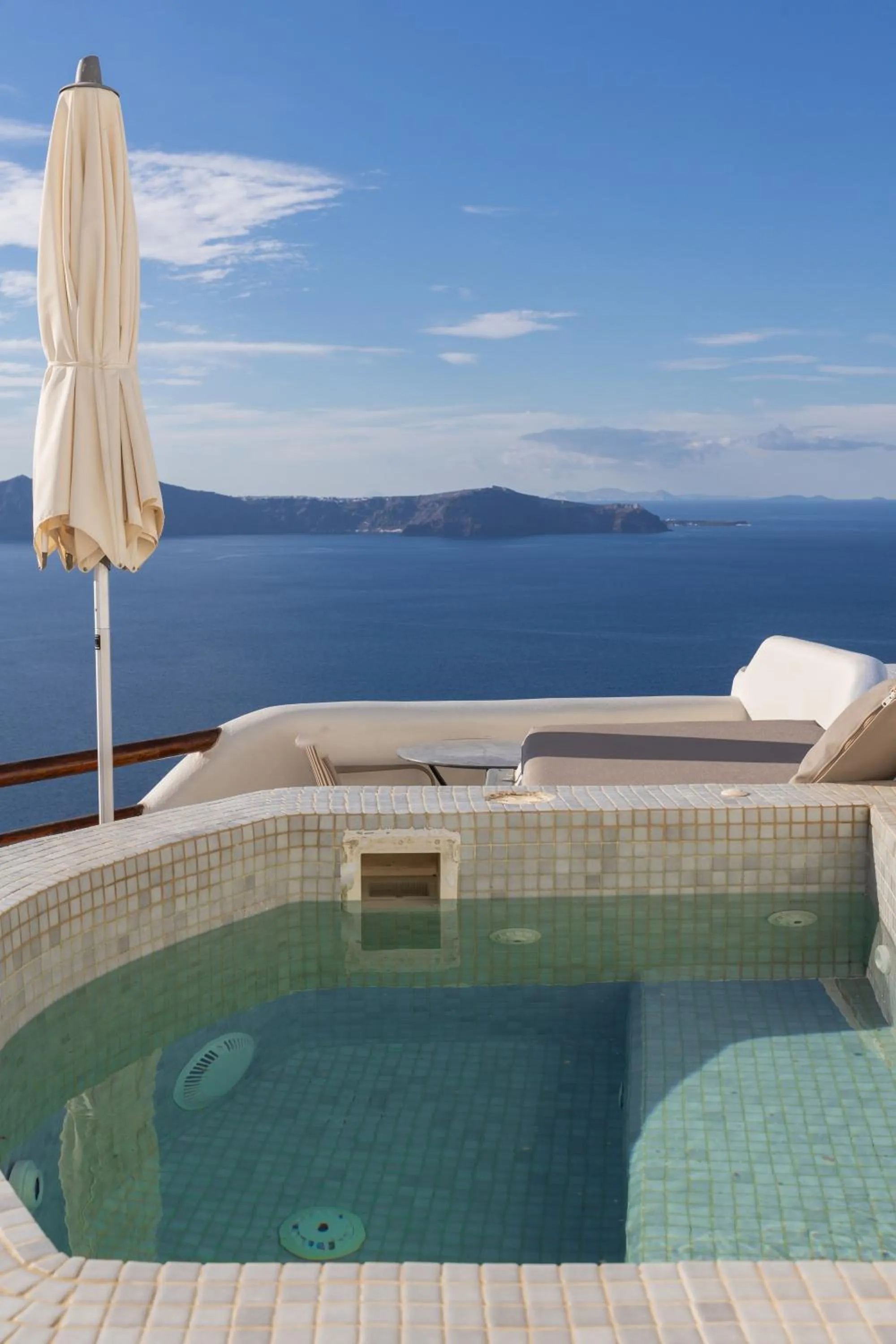 Hot Tub in Aperto Suites - Adults Only