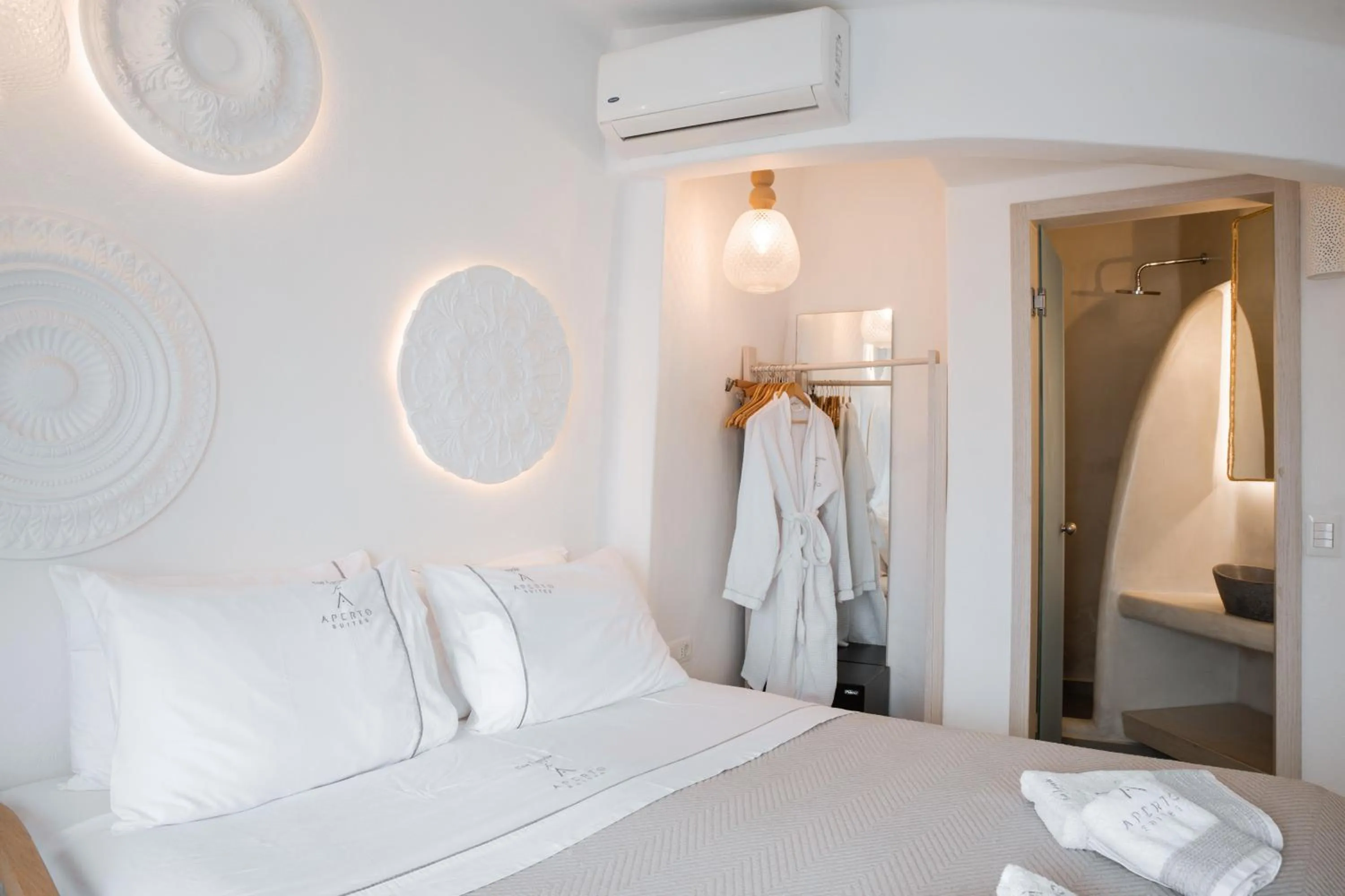 Bed in Aperto Suites - Adults Only