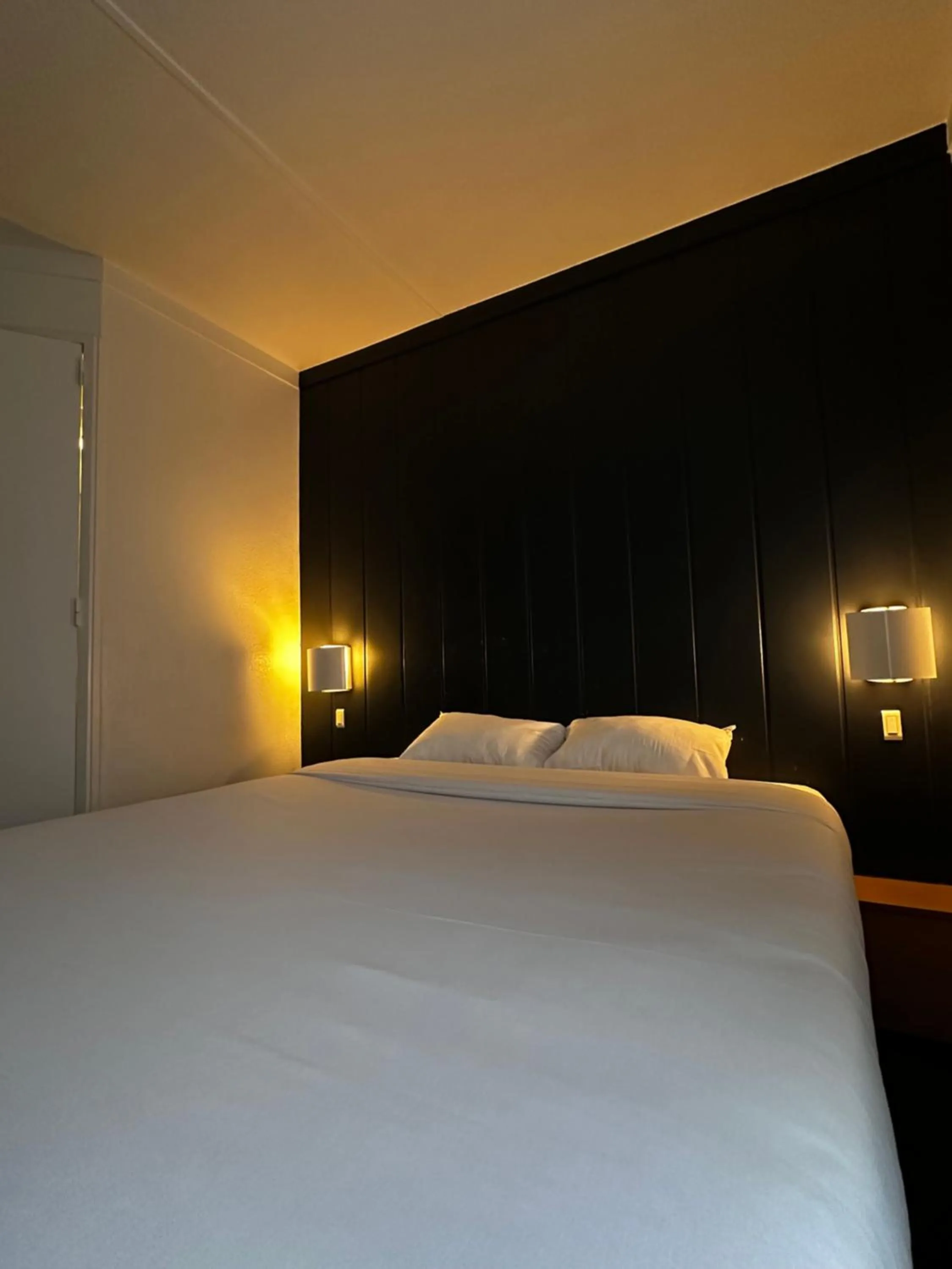 Bedroom, Bed in Fasthotel Laval