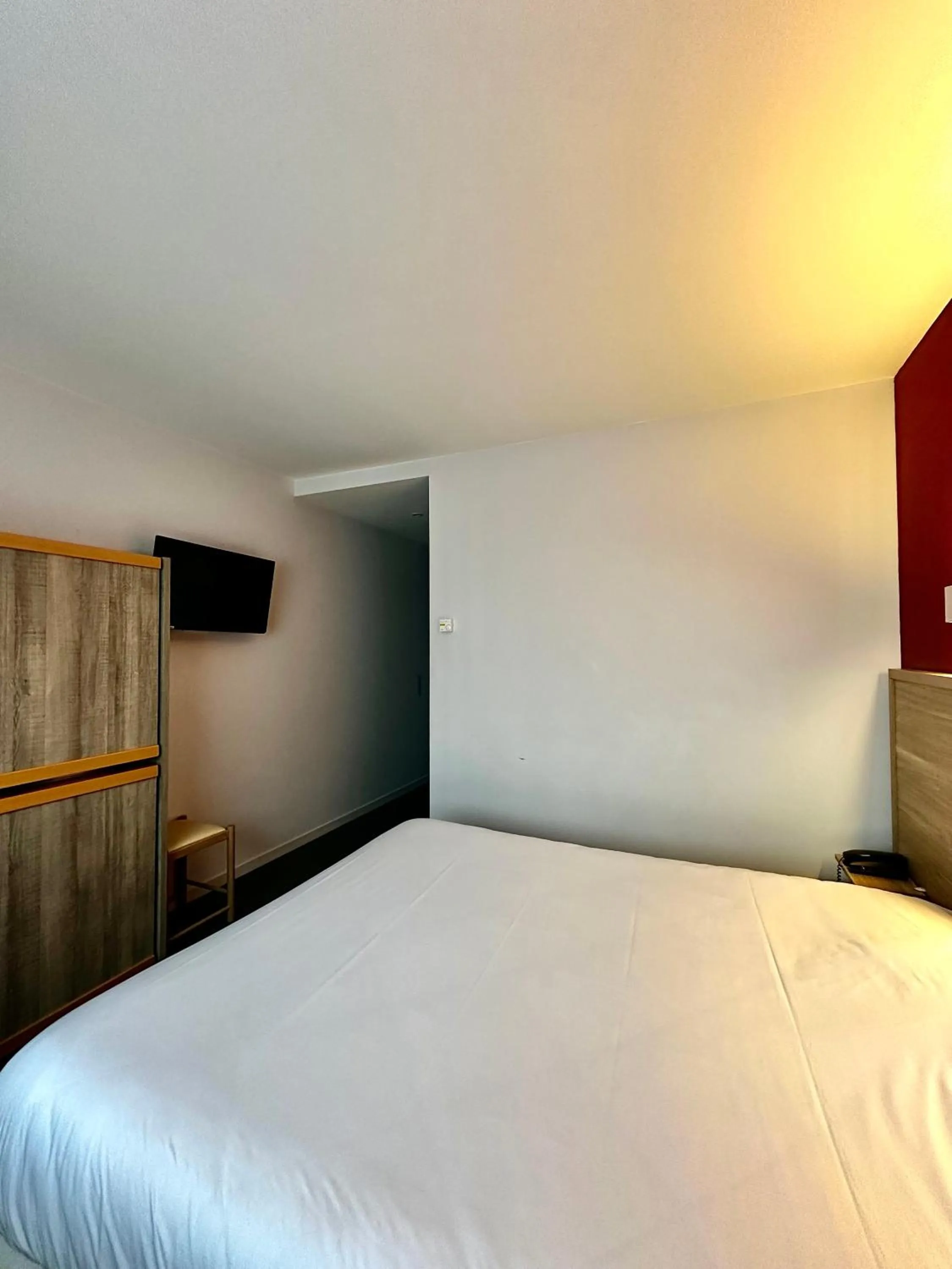 Bed in Fasthotel Laval