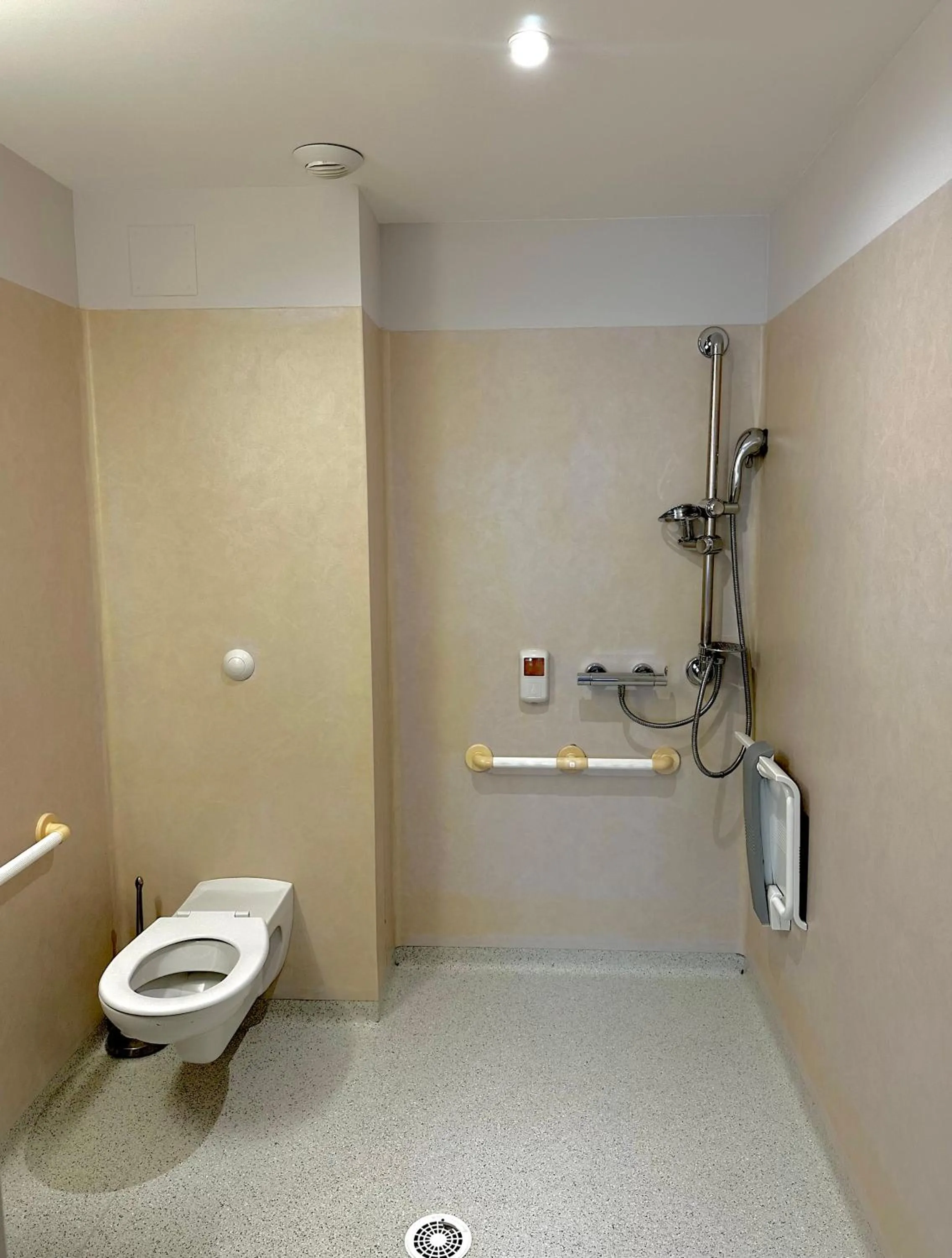 Shower in Fasthotel Laval