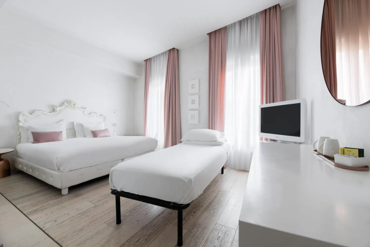 Photo of the whole room, Bed in Eurostars Florence Boutique