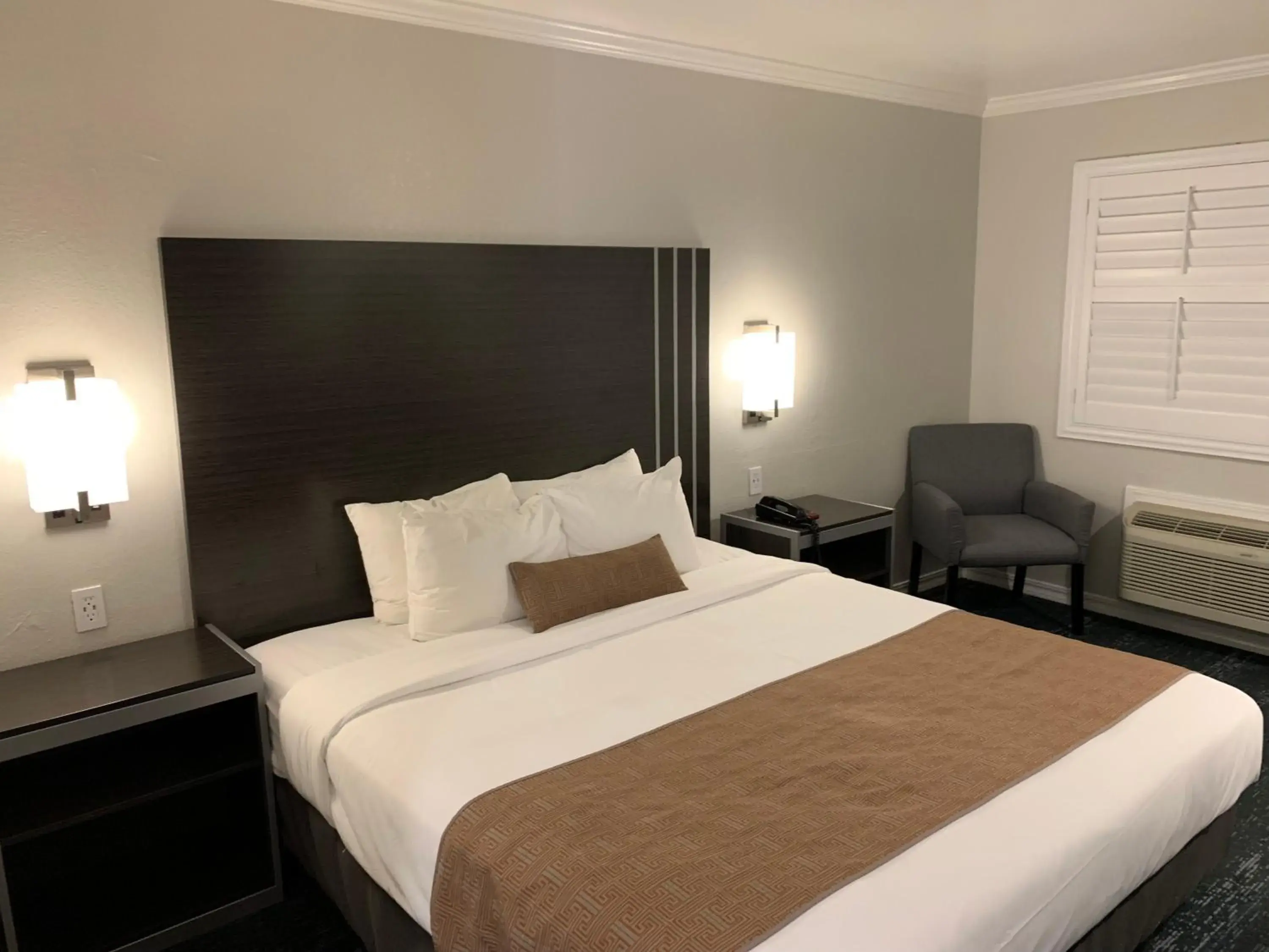 Deluxe King Room in Sand Castle Inn Deluxe King Room in Sand Castle Inn