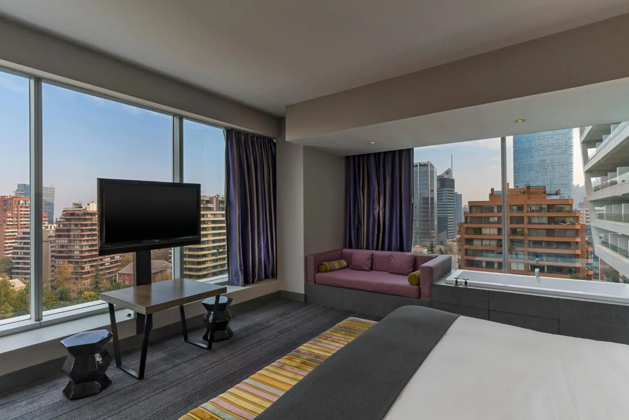 Communal lounge/ TV room in W Santiago