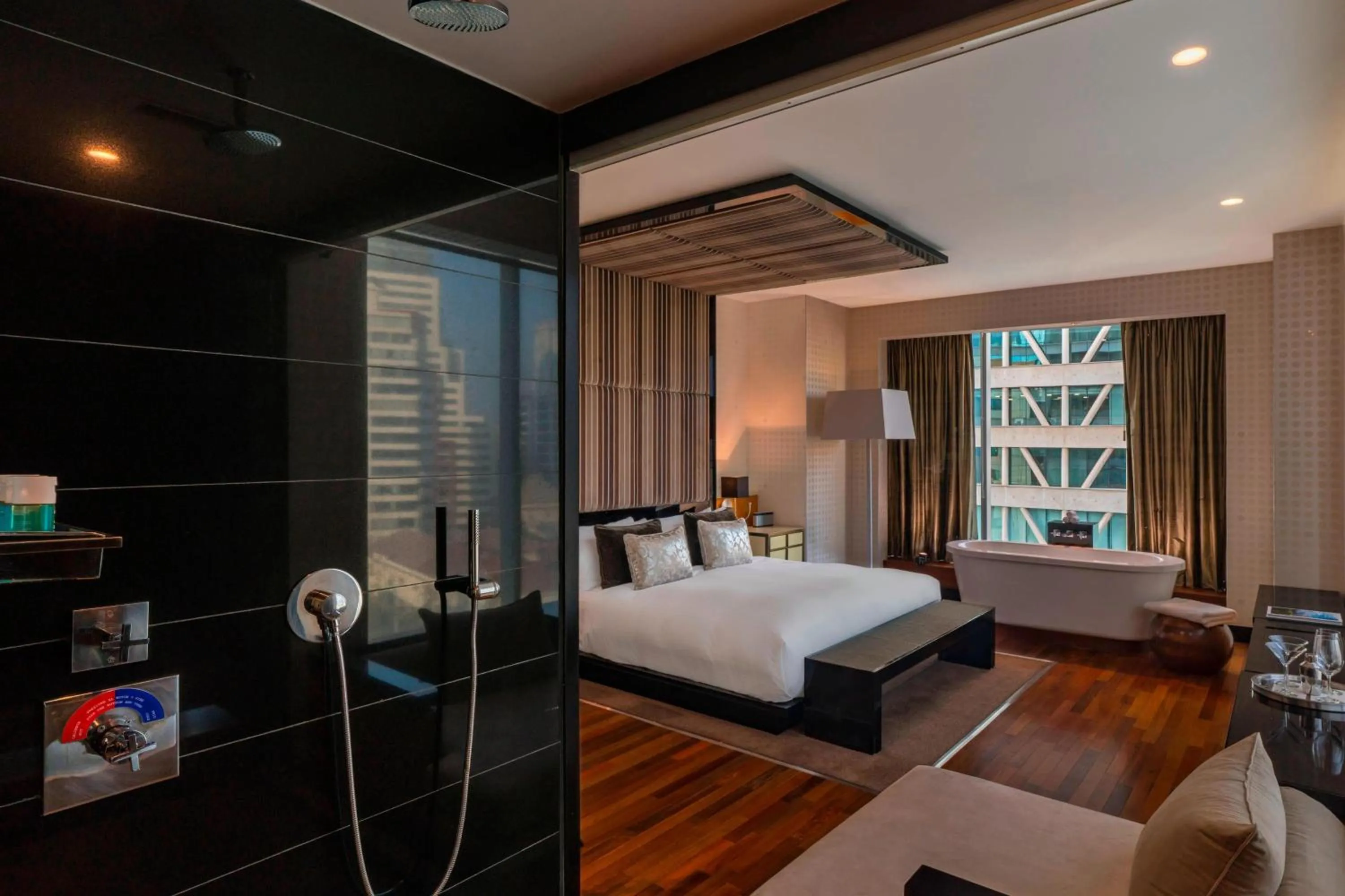 Photo of the whole room, Bed in W Santiago