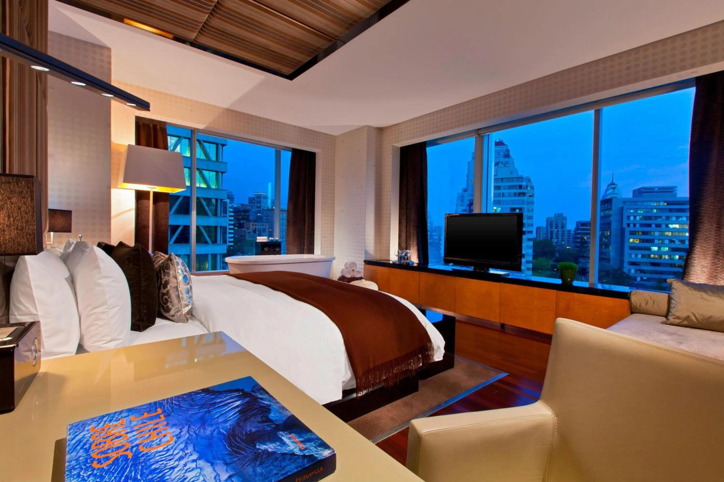 Bedroom, Bed in W Santiago