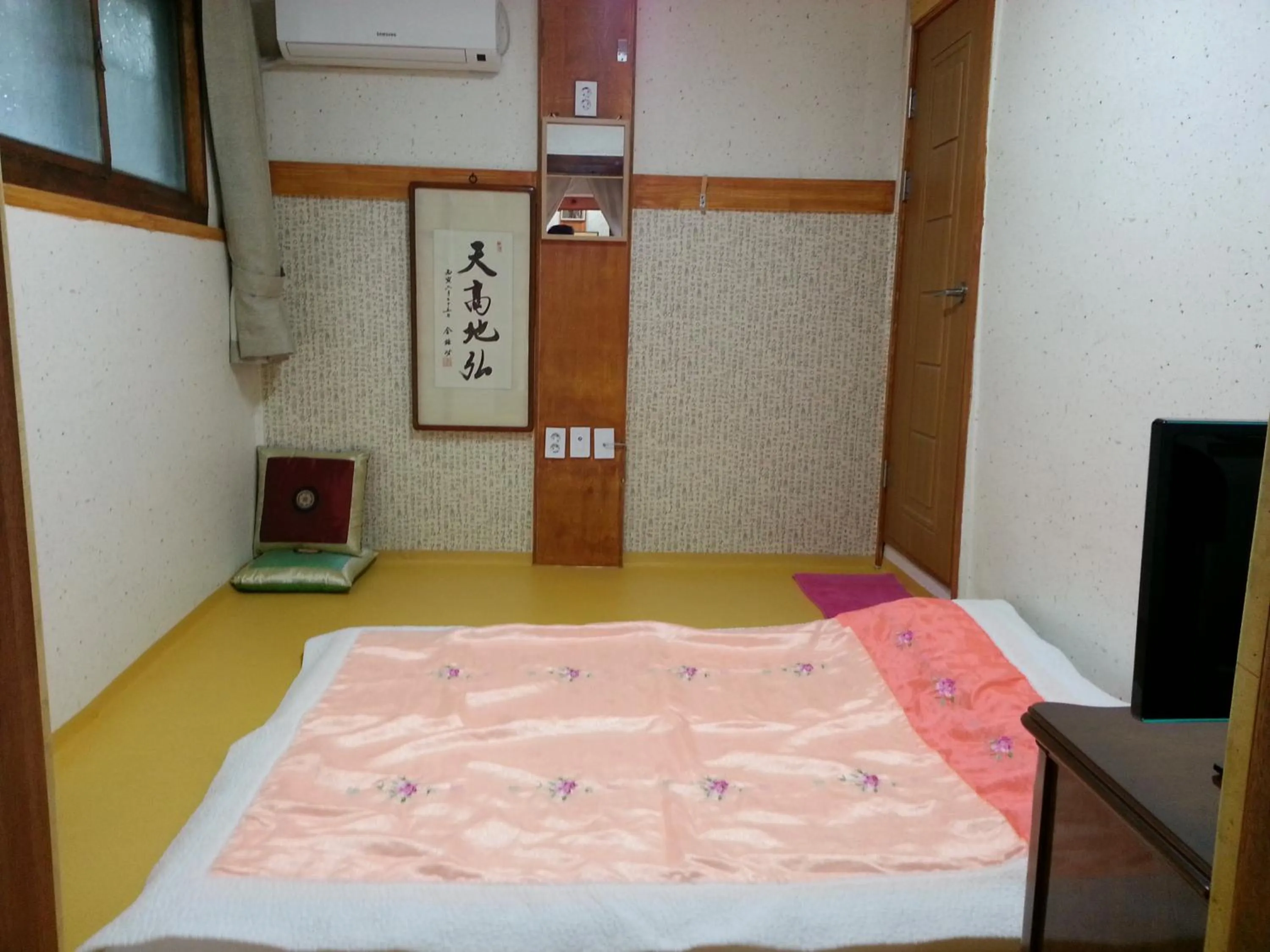 Property building, Bed in Dajayon Hanok Stay