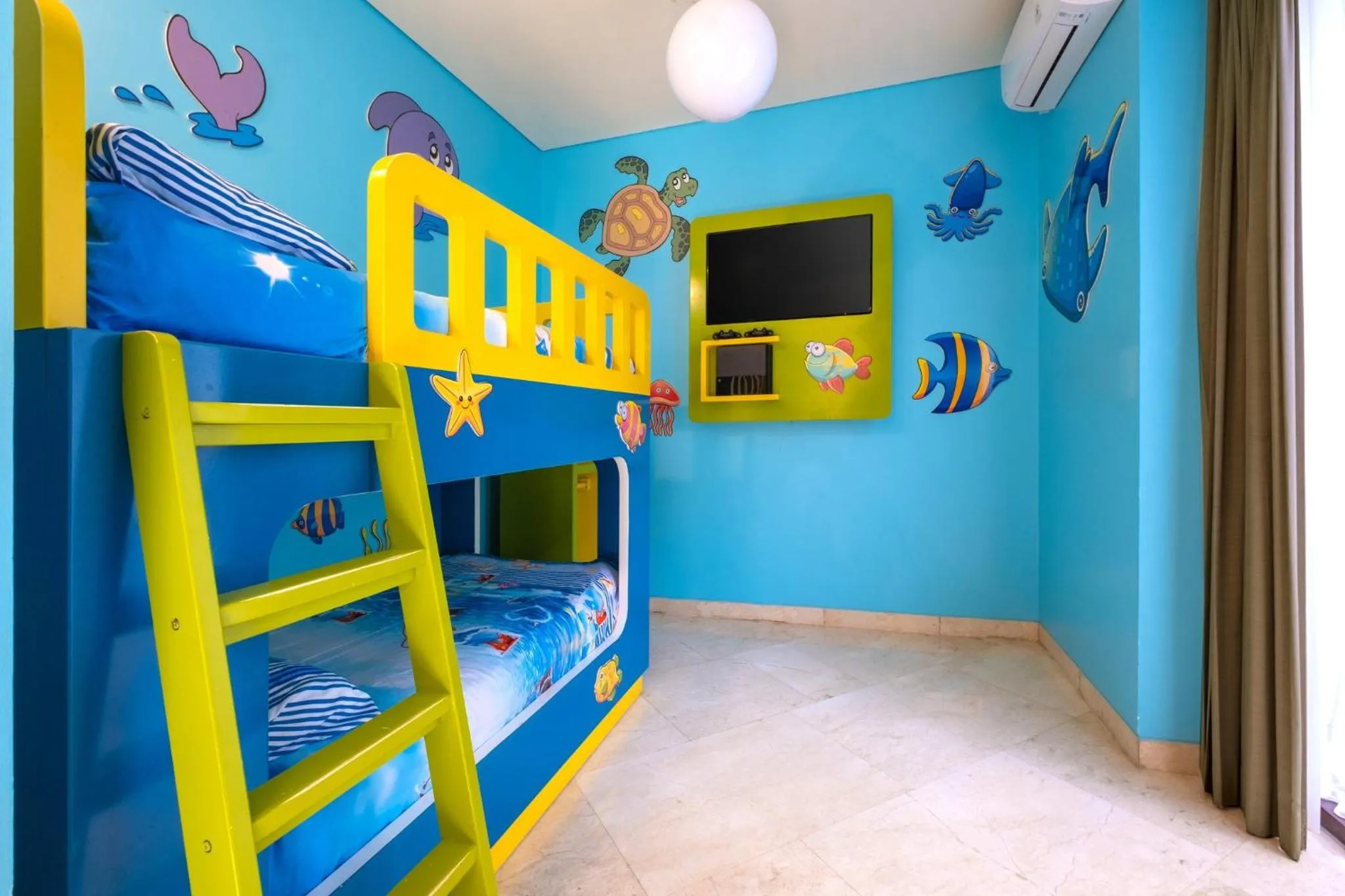 Photo of the whole room, Bed in Holiday Inn Resort Bali Nusa Dua by IHG