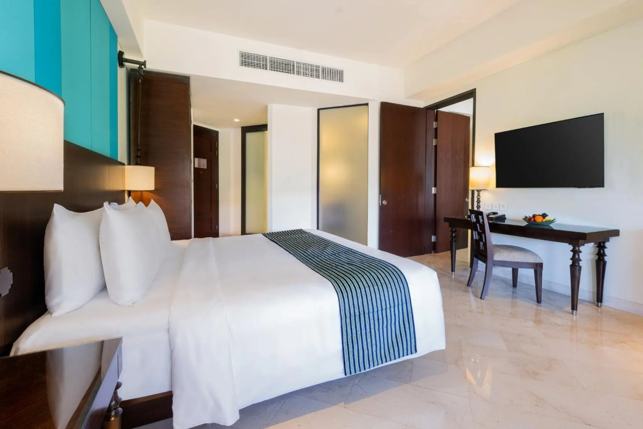 Photo of the whole room, Bed in Holiday Inn Resort Bali Nusa Dua by IHG
