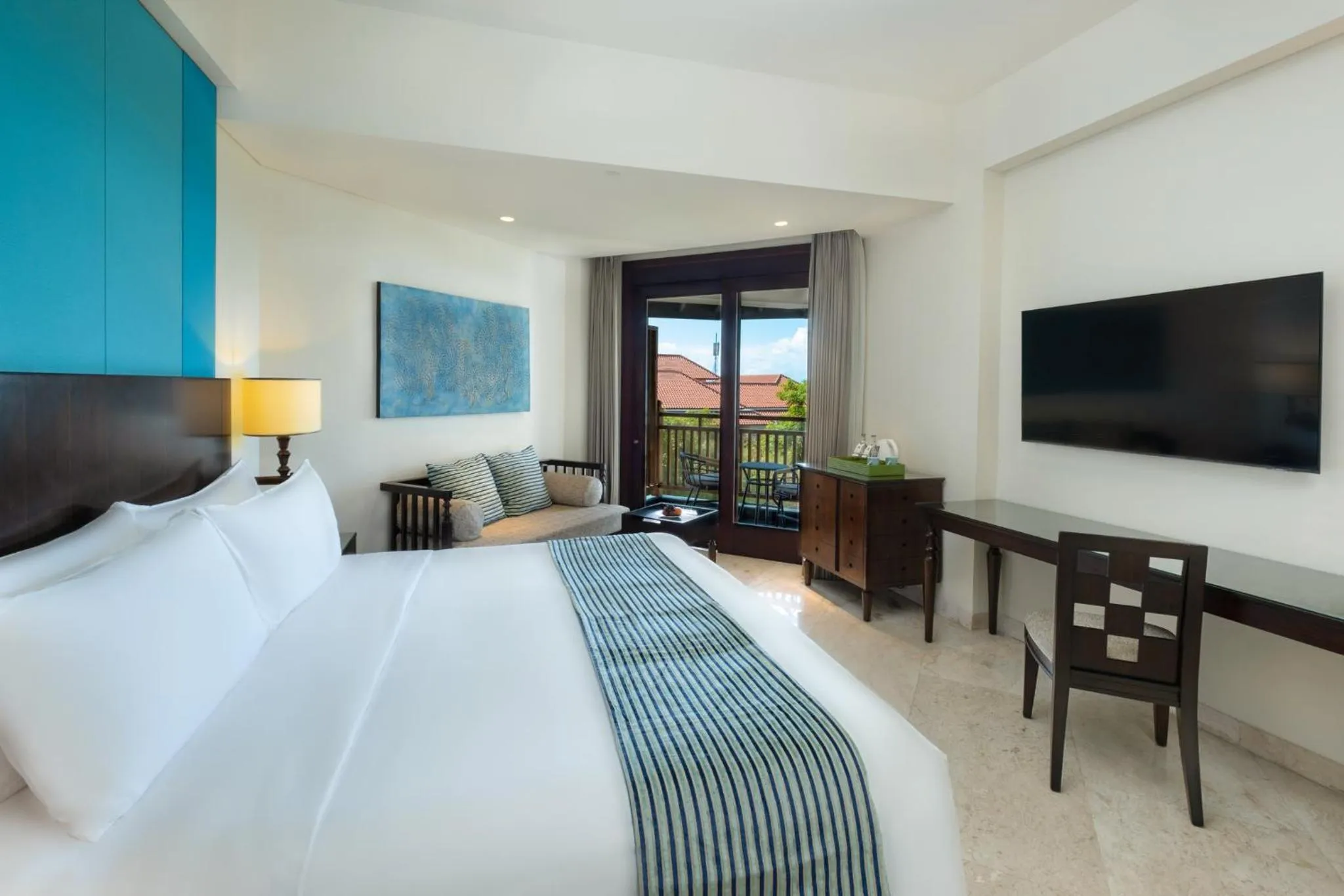 Photo of the whole room, Bed in Holiday Inn Resort Bali Nusa Dua by IHG