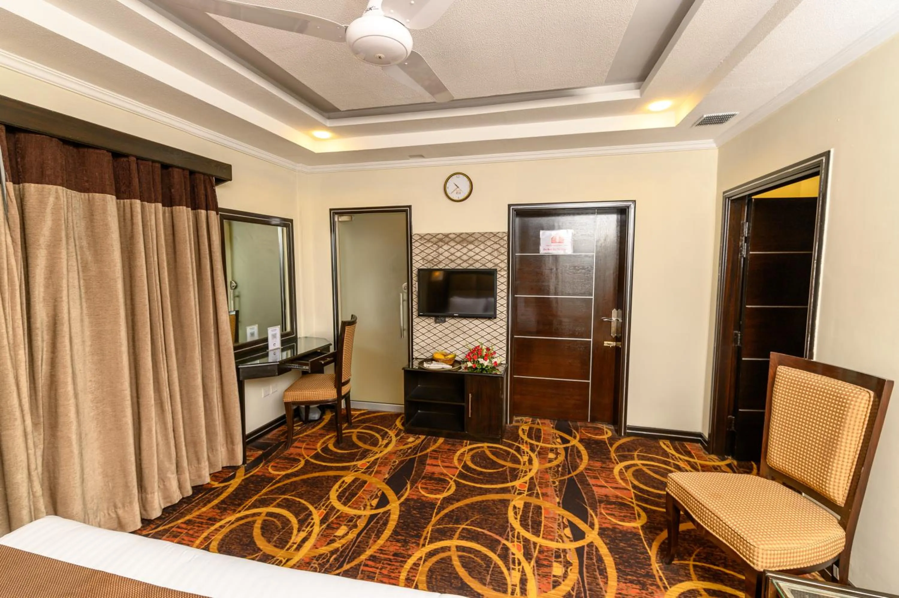 Bedroom, Bed in Hotel One Abbottabad