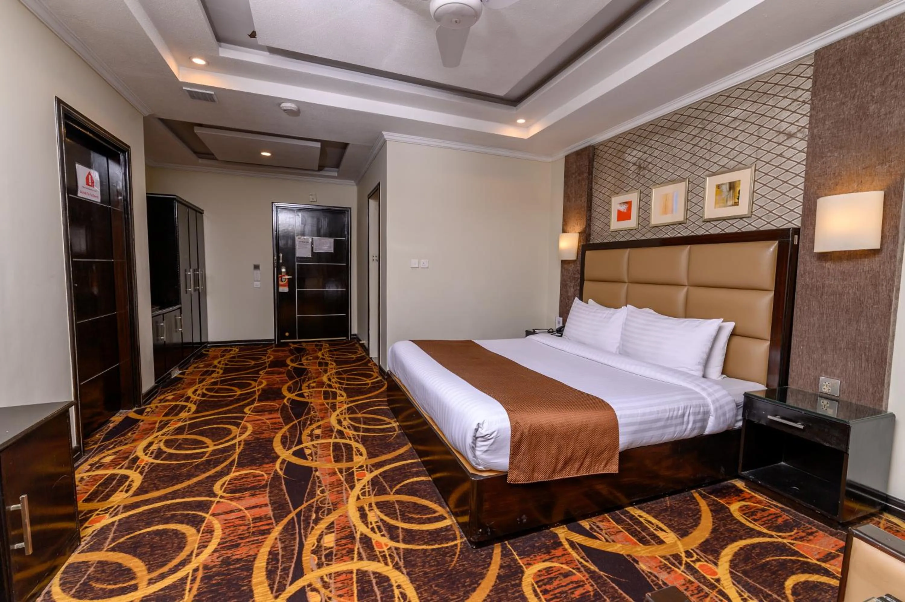 Bedroom, Bed in Hotel One Abbottabad