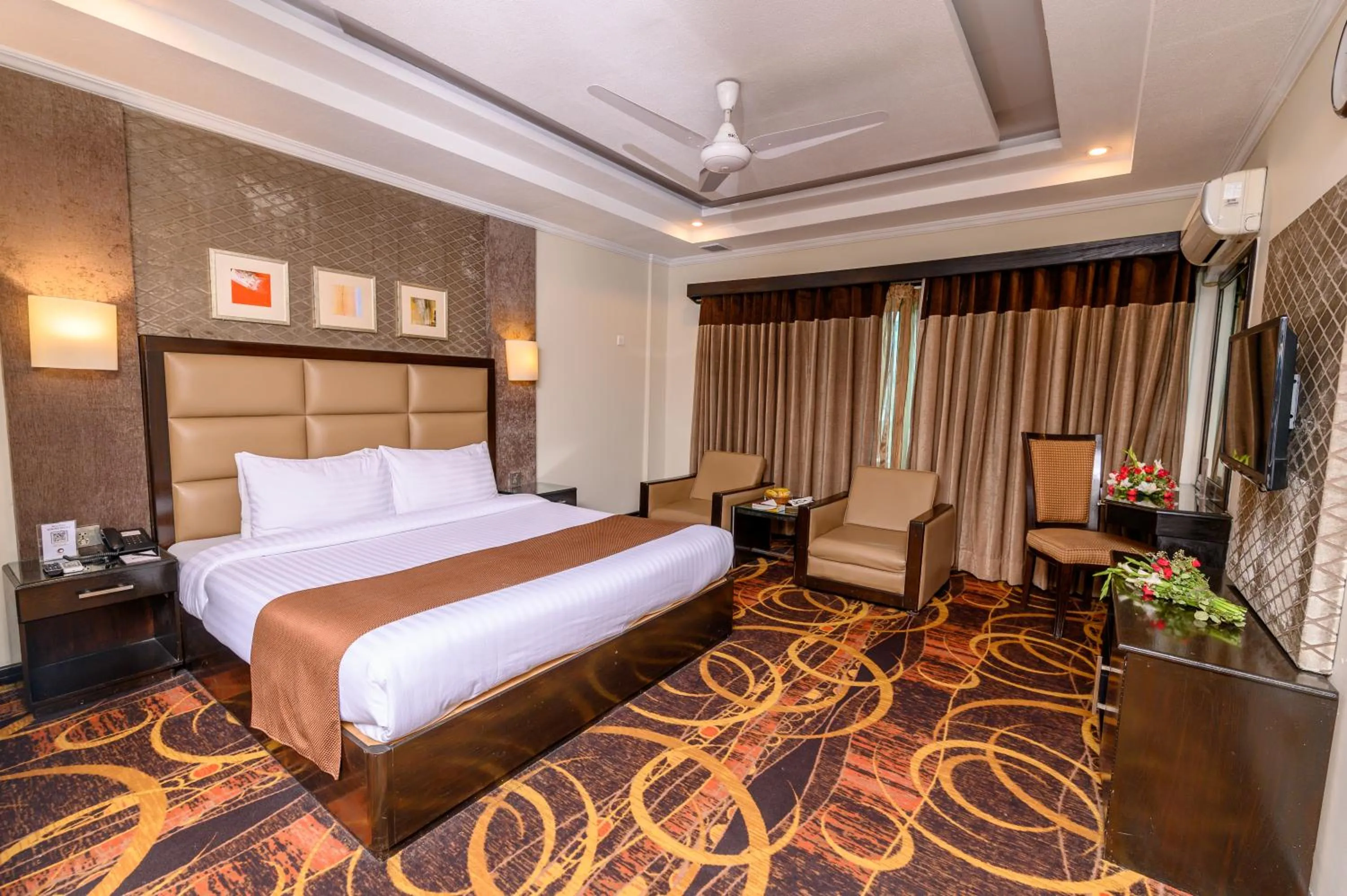 Bedroom, Bed in Hotel One Abbottabad