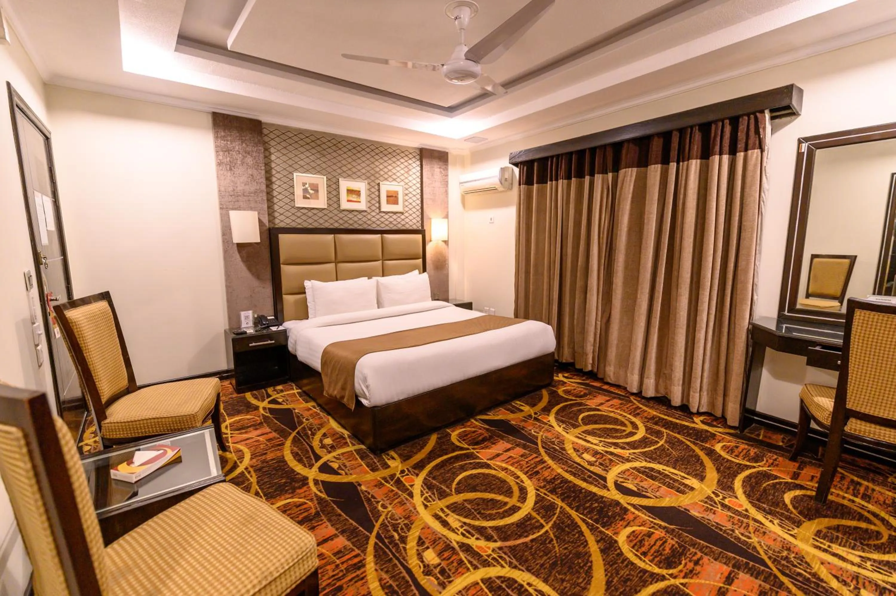 Bedroom, Bed in Hotel One Abbottabad