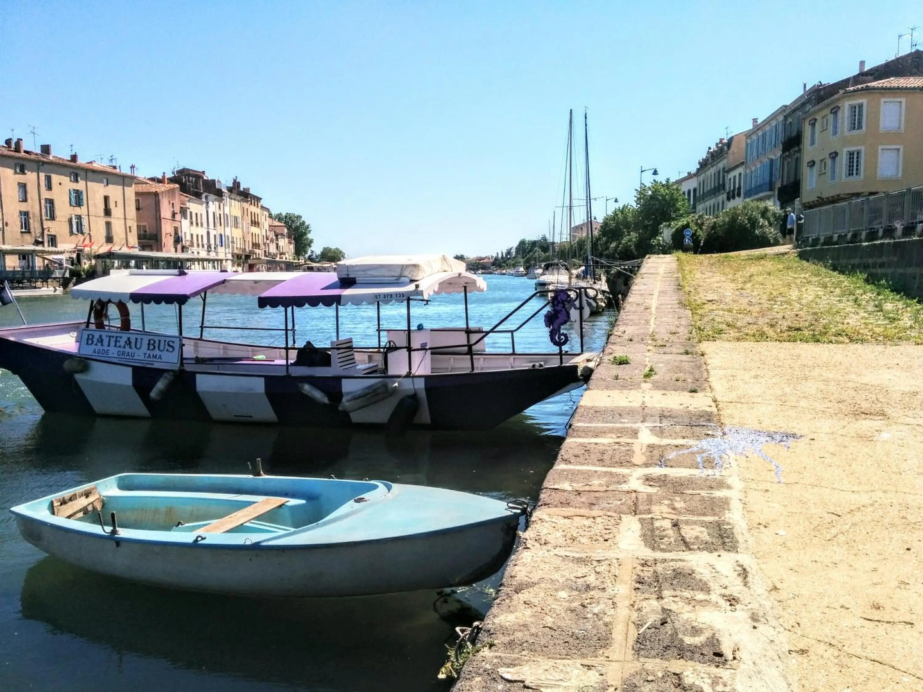 Property building in Hotel Araur