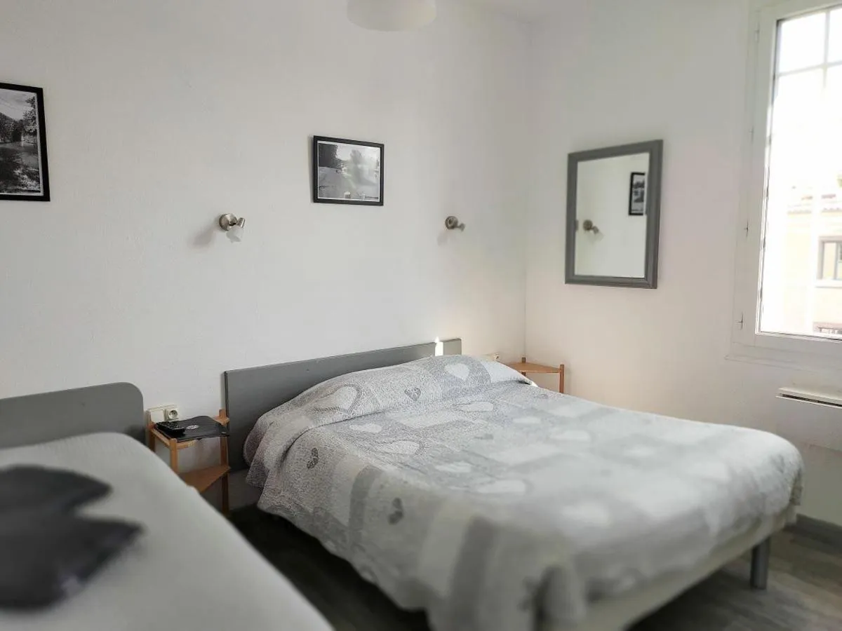 Photo of the whole room in Hotel Araur