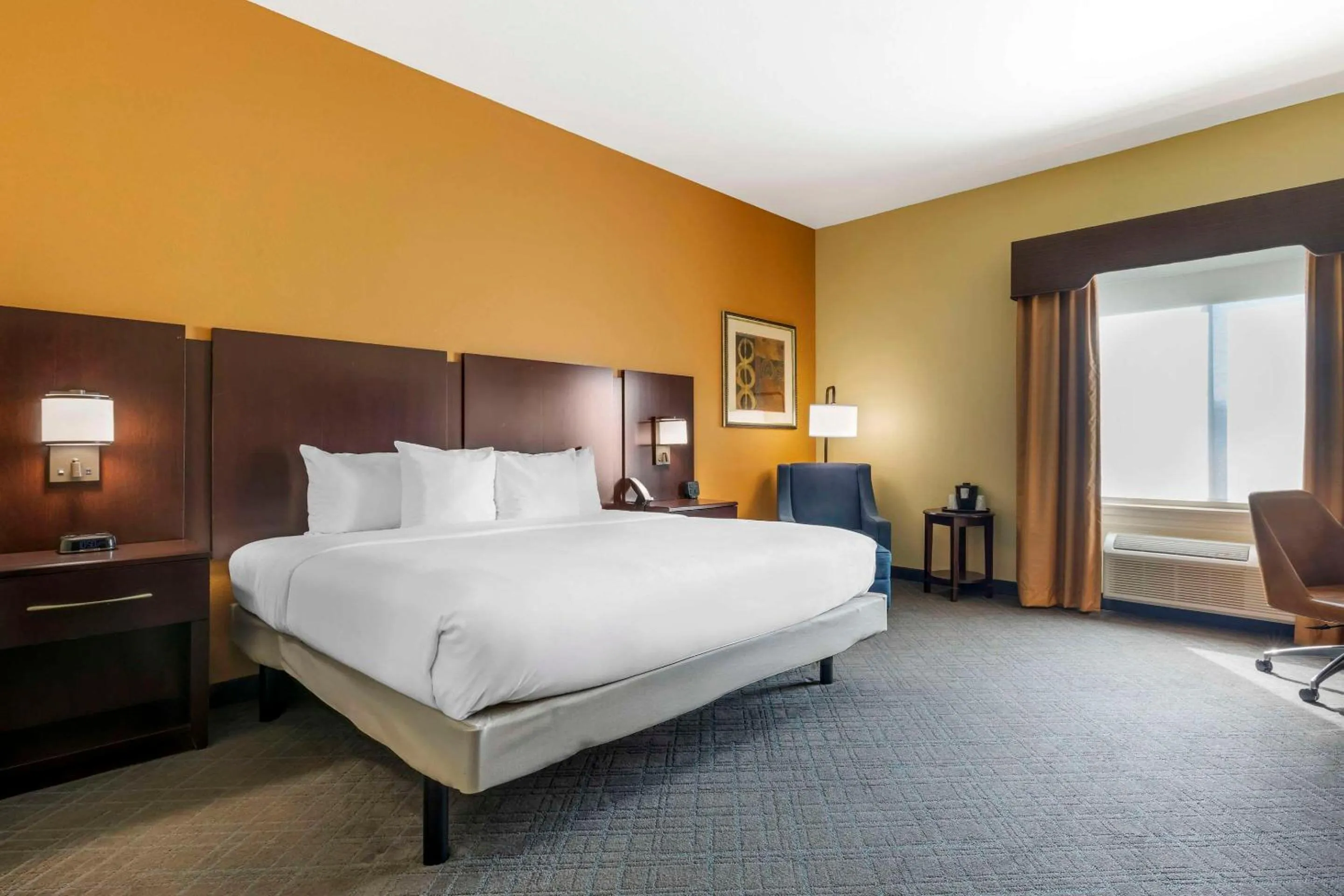 Bedroom, Bed in Comfort Inn & Suites Mexia