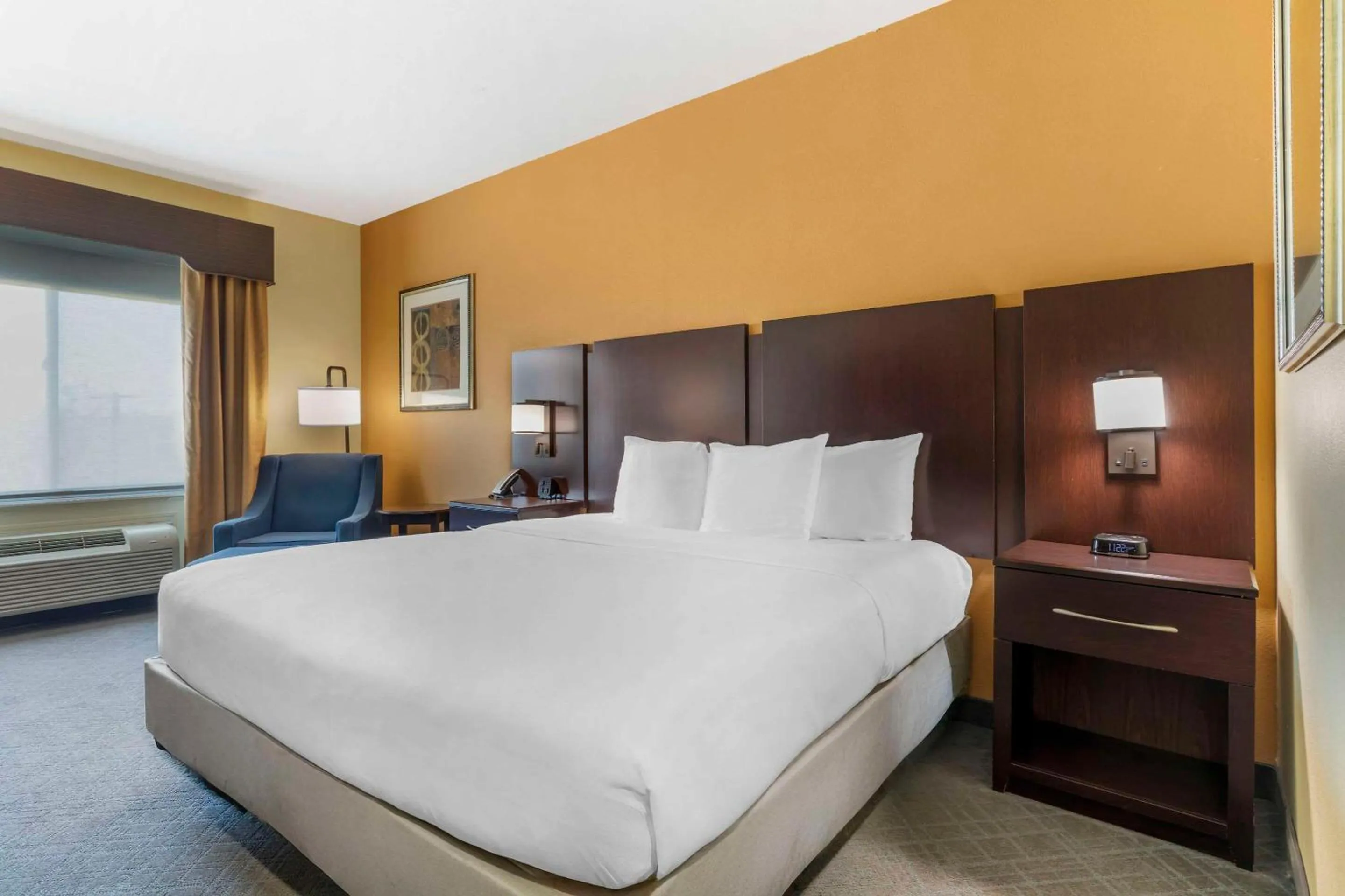 Bedroom, Bed in Comfort Inn & Suites Mexia