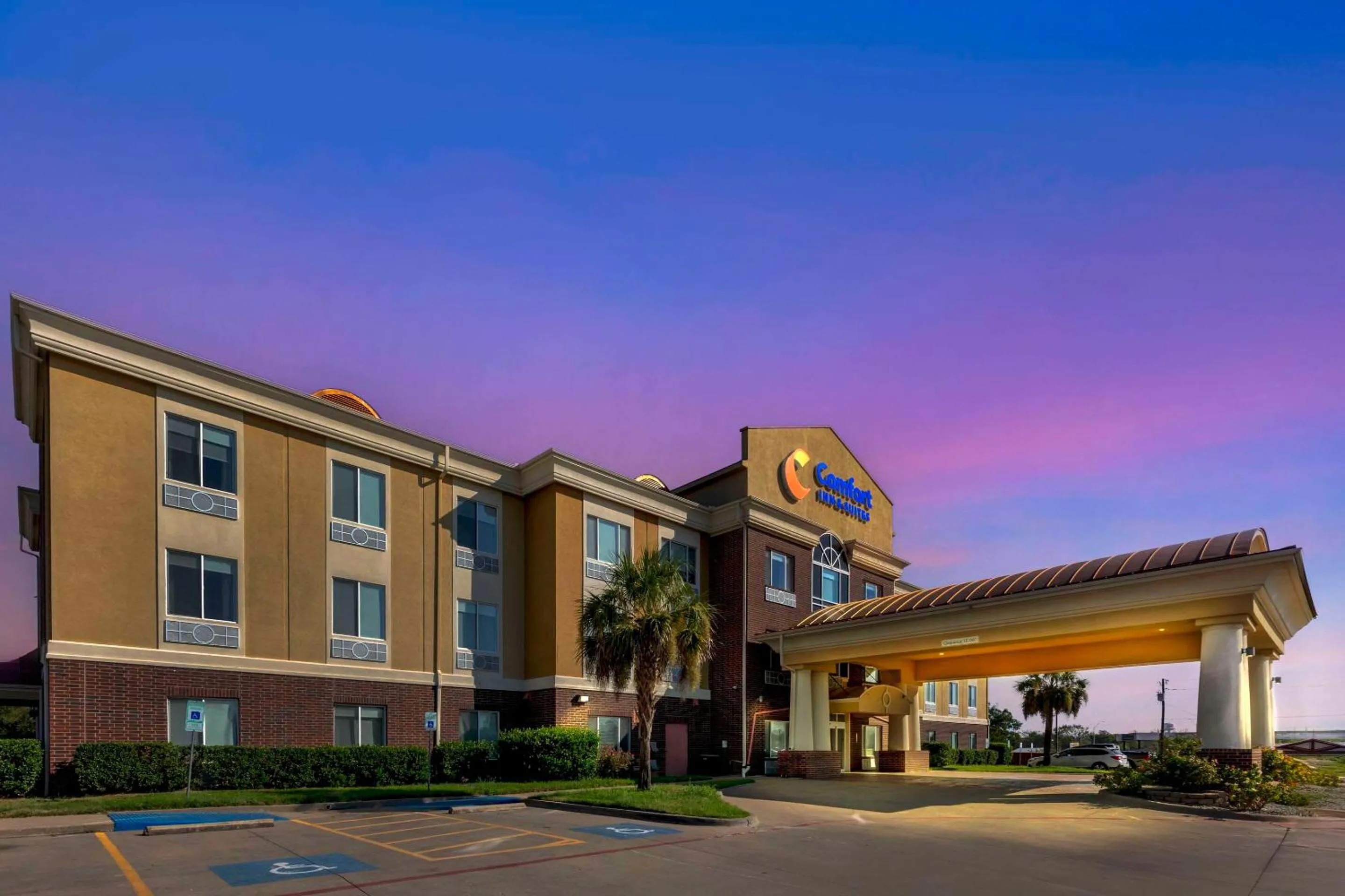 Property building in Comfort Inn & Suites Mexia
