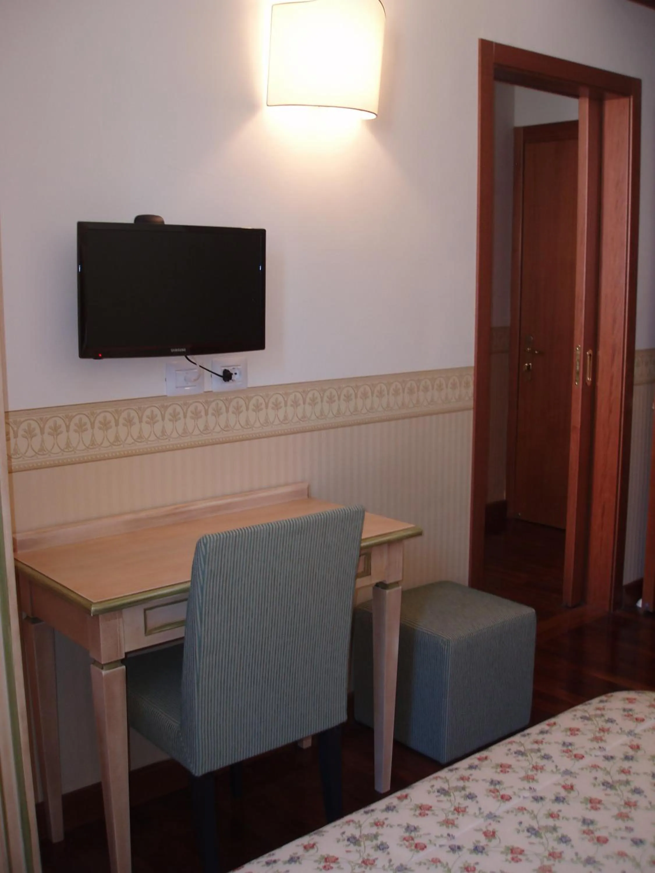 TV and multimedia in Albergo Il Cacciatore