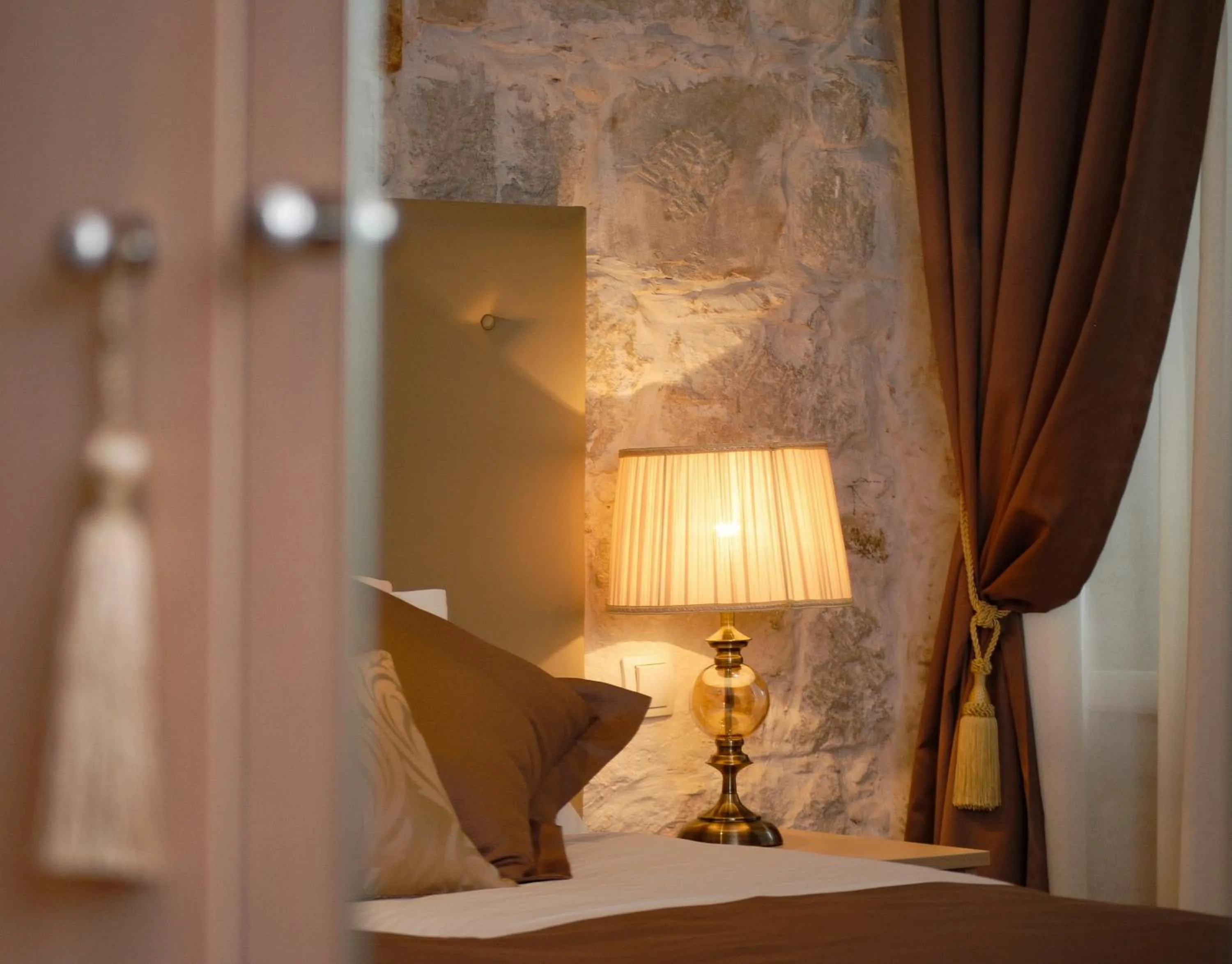 Decorative detail, Bed in Lanterna Rooms