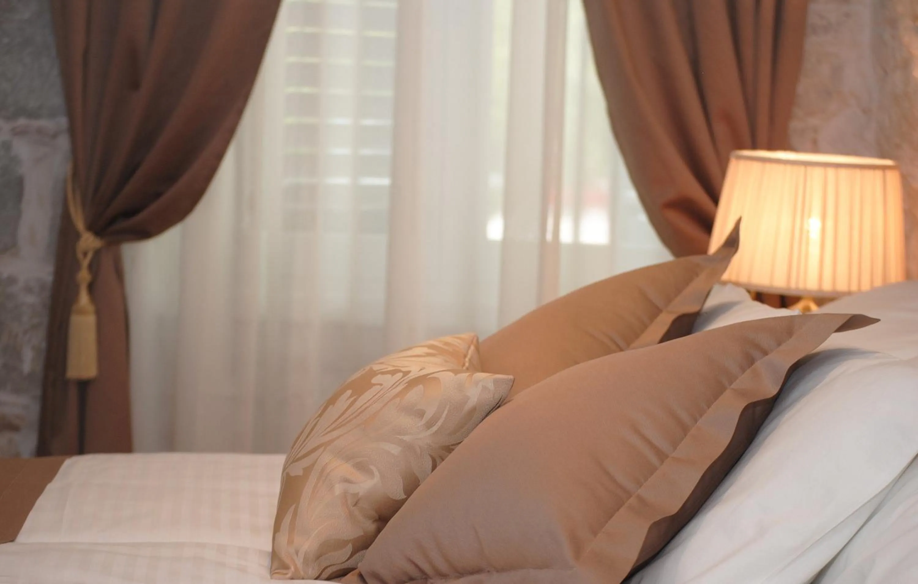 Bed in Lanterna Rooms