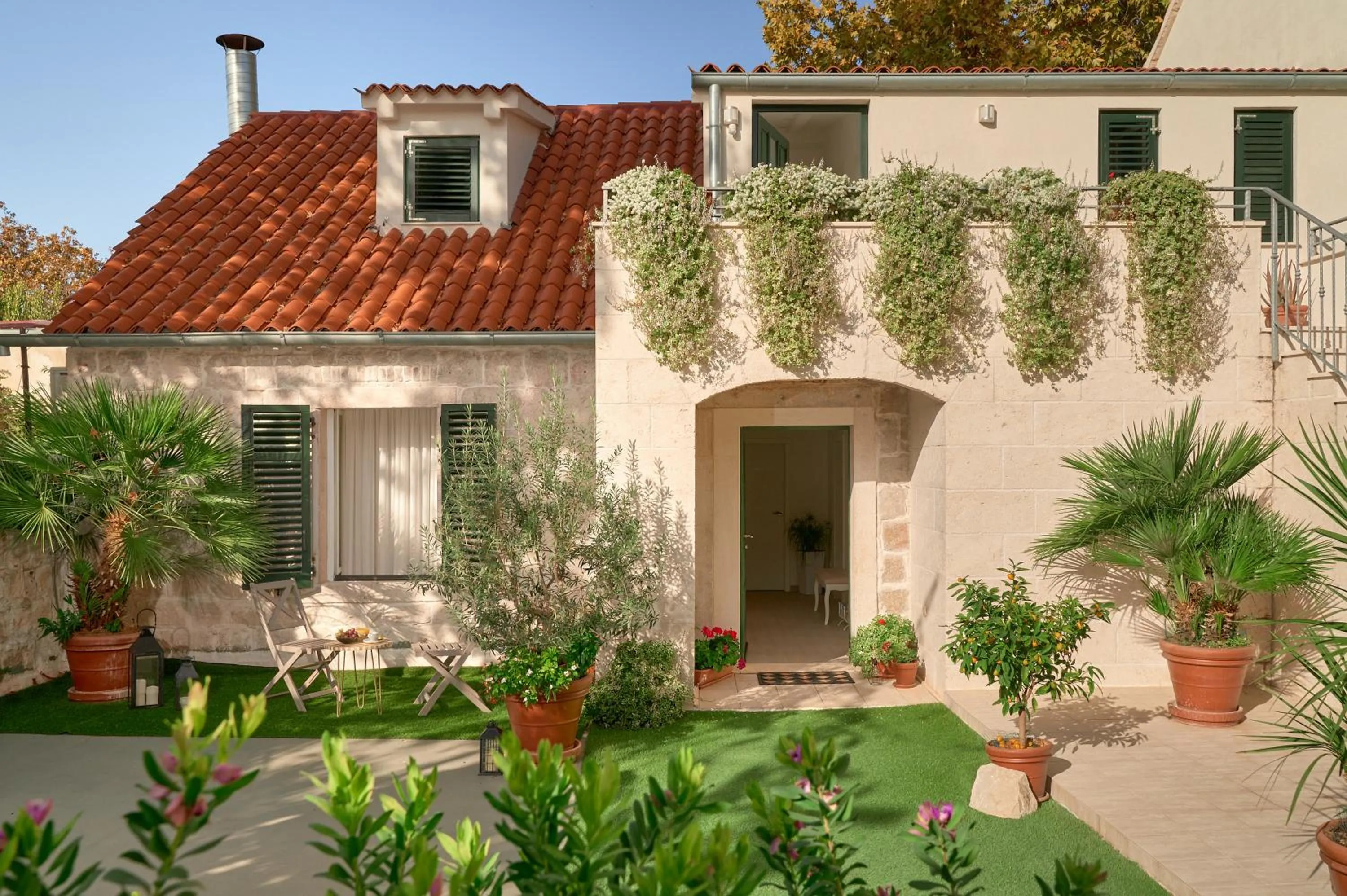 Property building in Lanterna Rooms